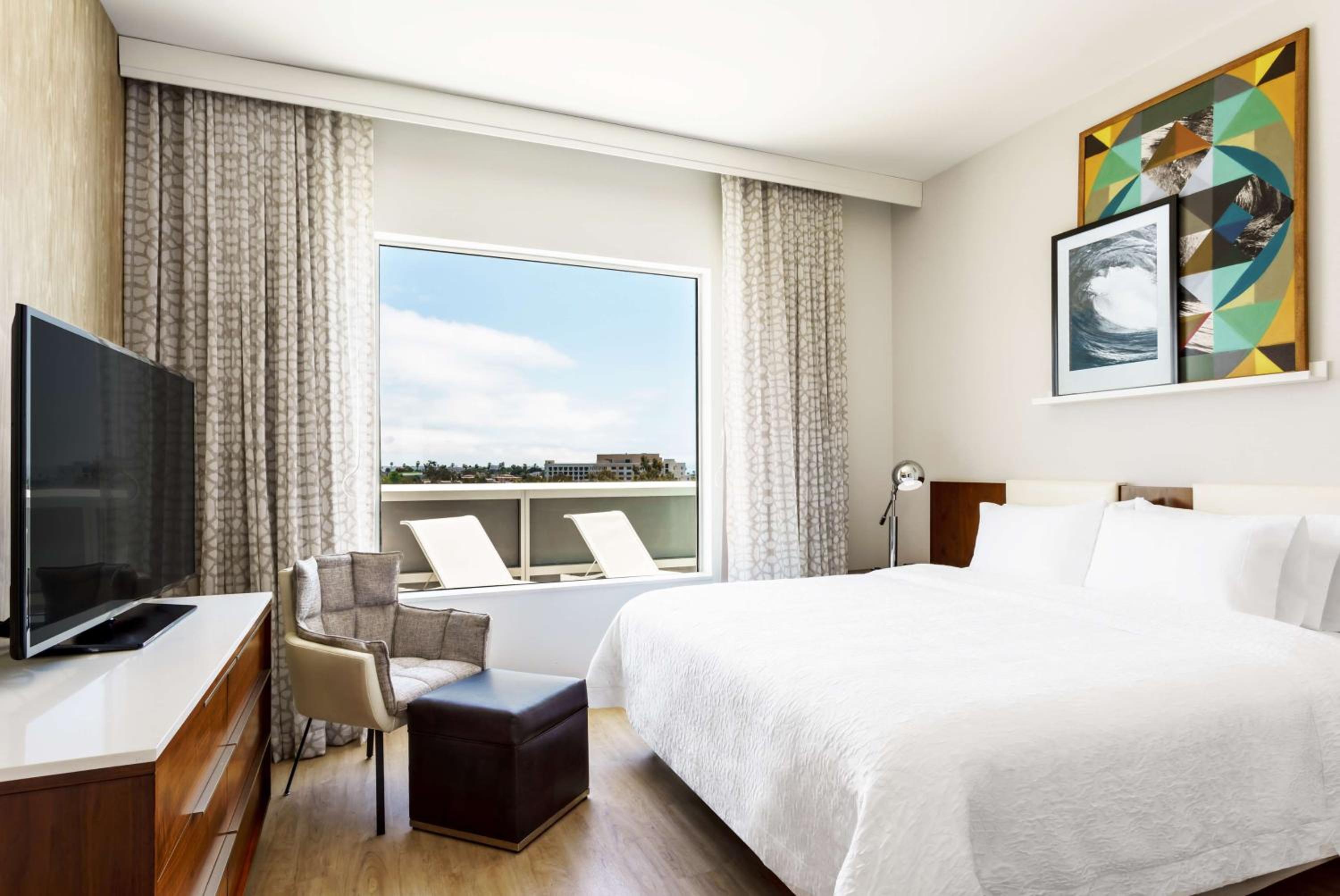 King Room with Roll-In Shower - Mobility/Hearing Accessible