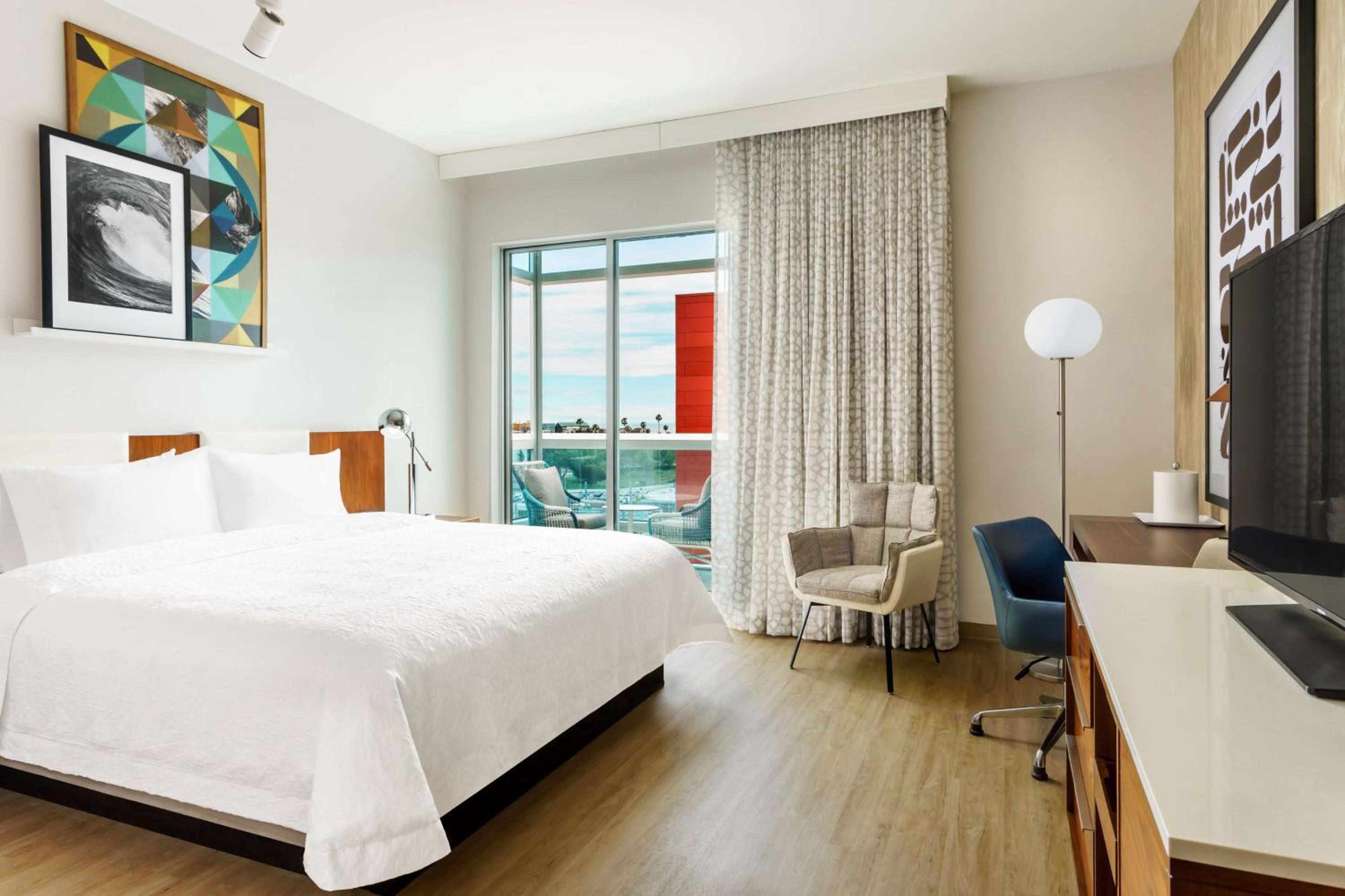 King Room with Balcony - Nonsmoking