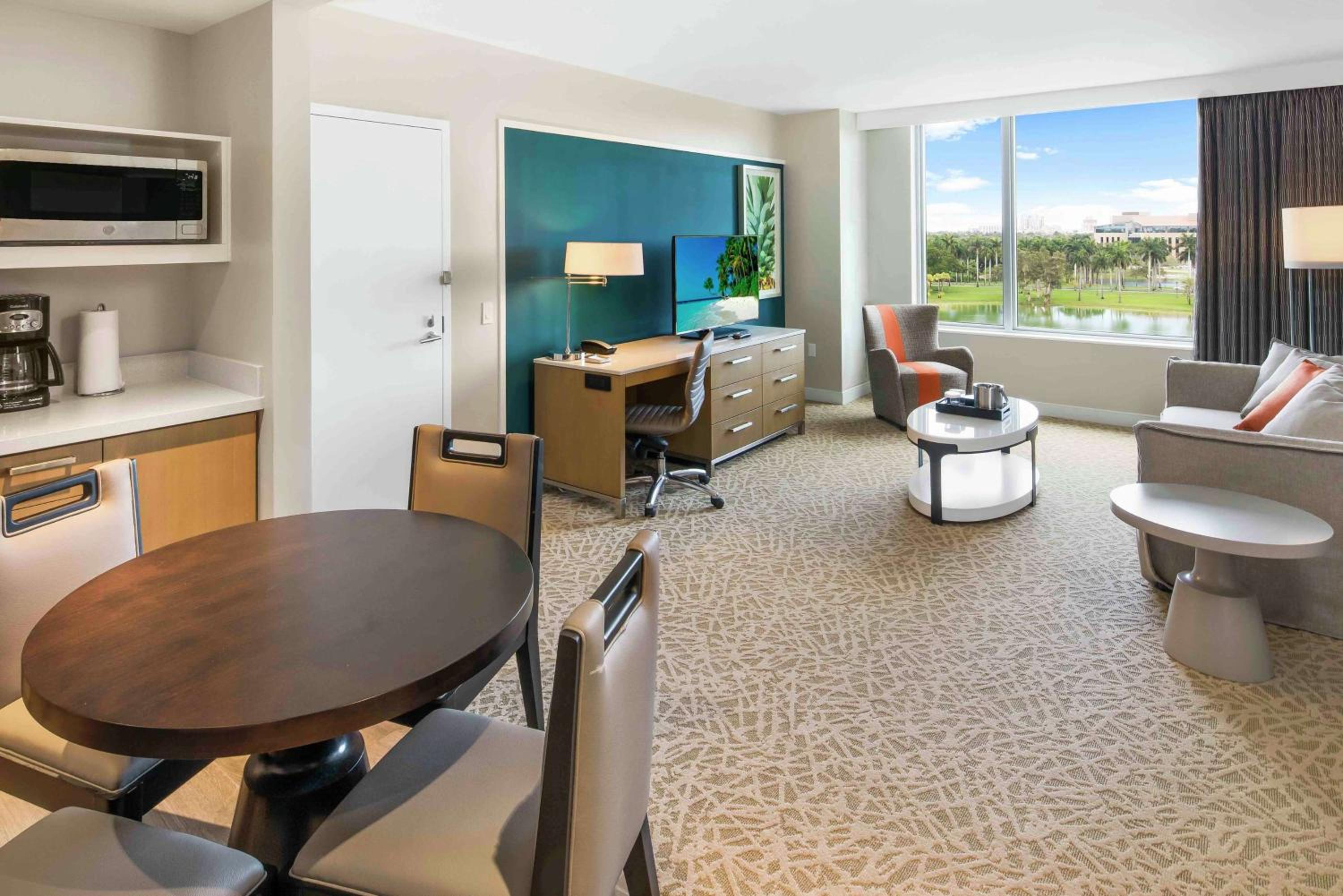 Queen Suite with Two Queen Beds - Non-Smoking