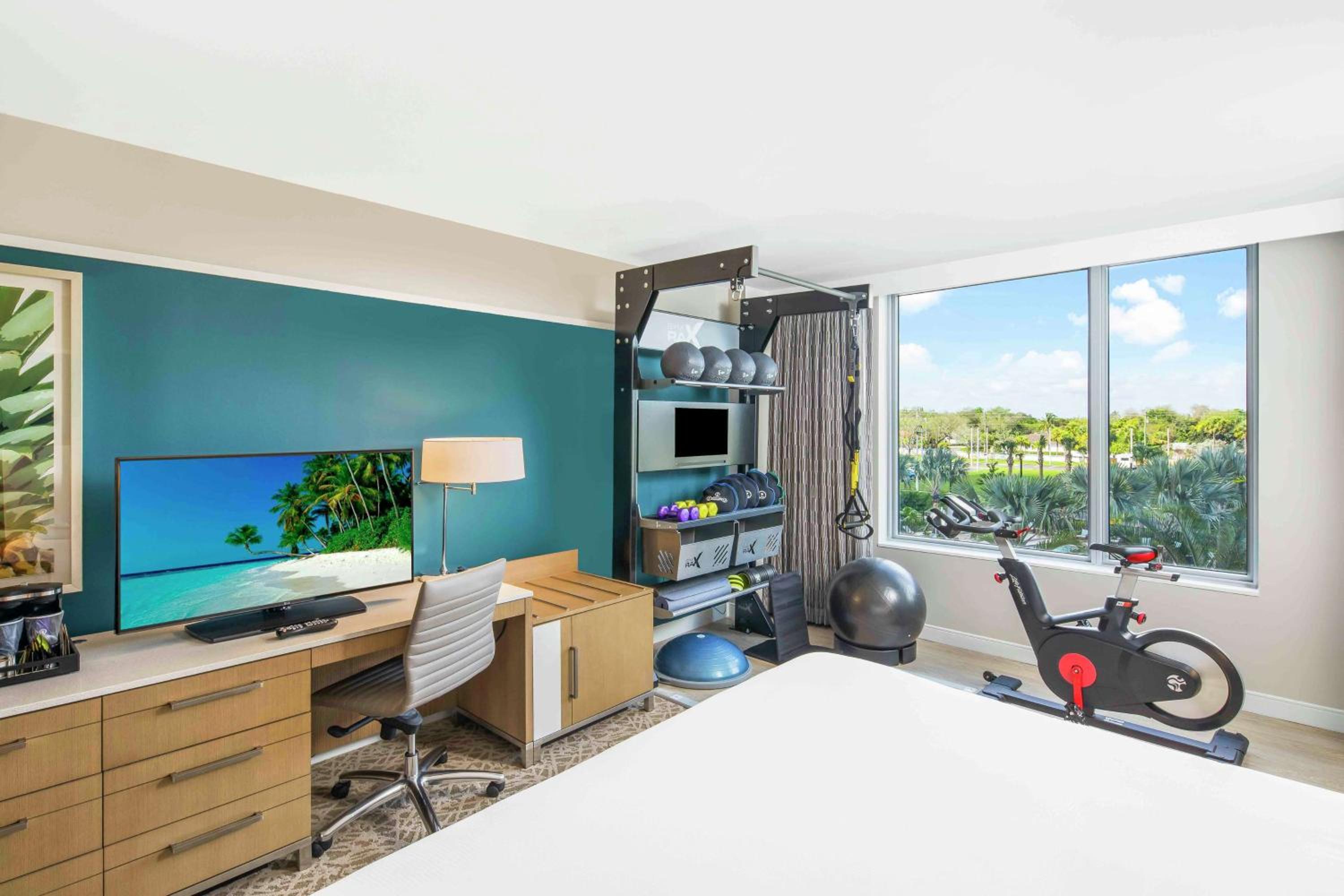 Premium King Room - Photo 3