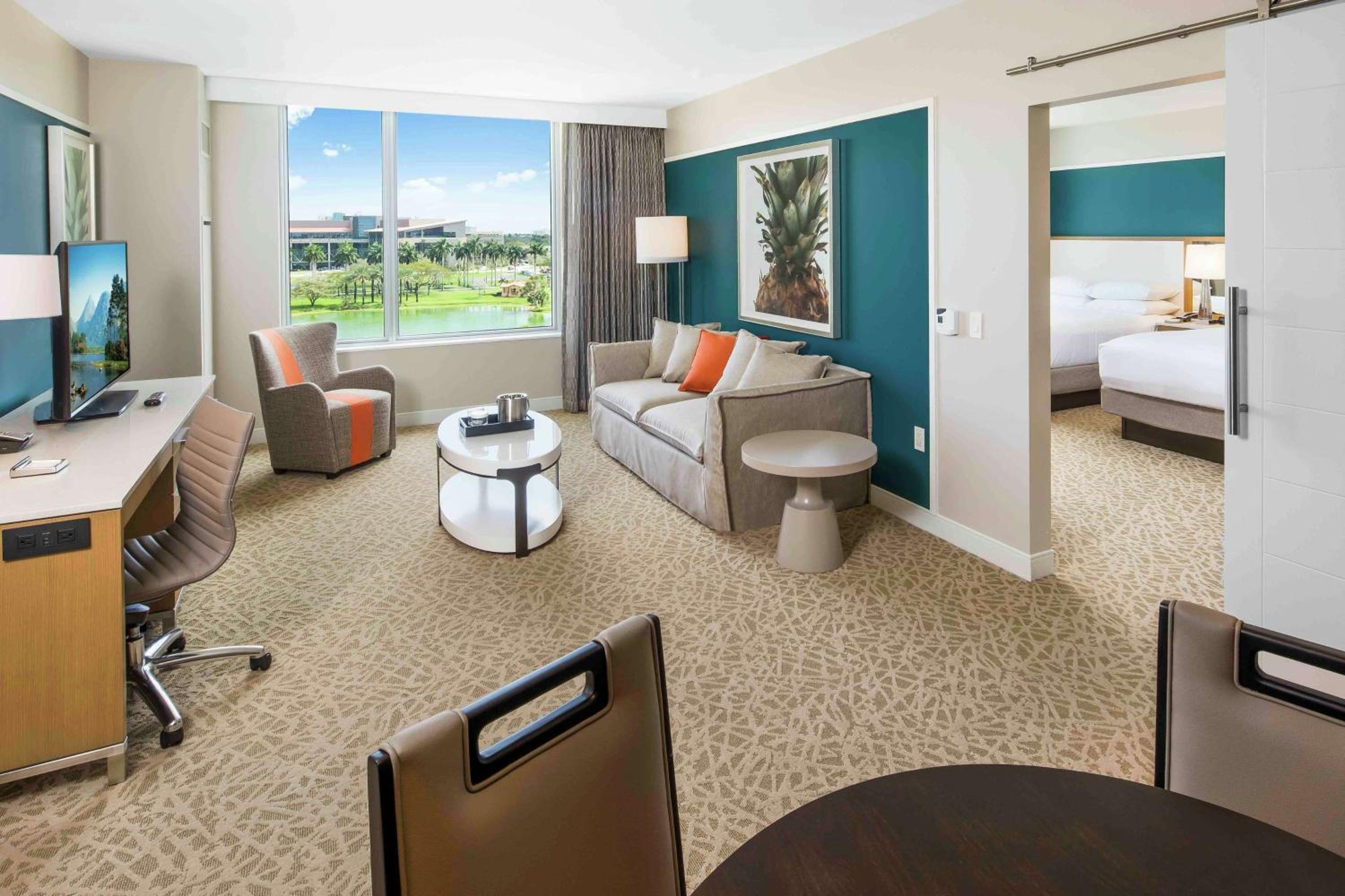Queen Suite with Two Queen Beds - Non-Smoking photo 3