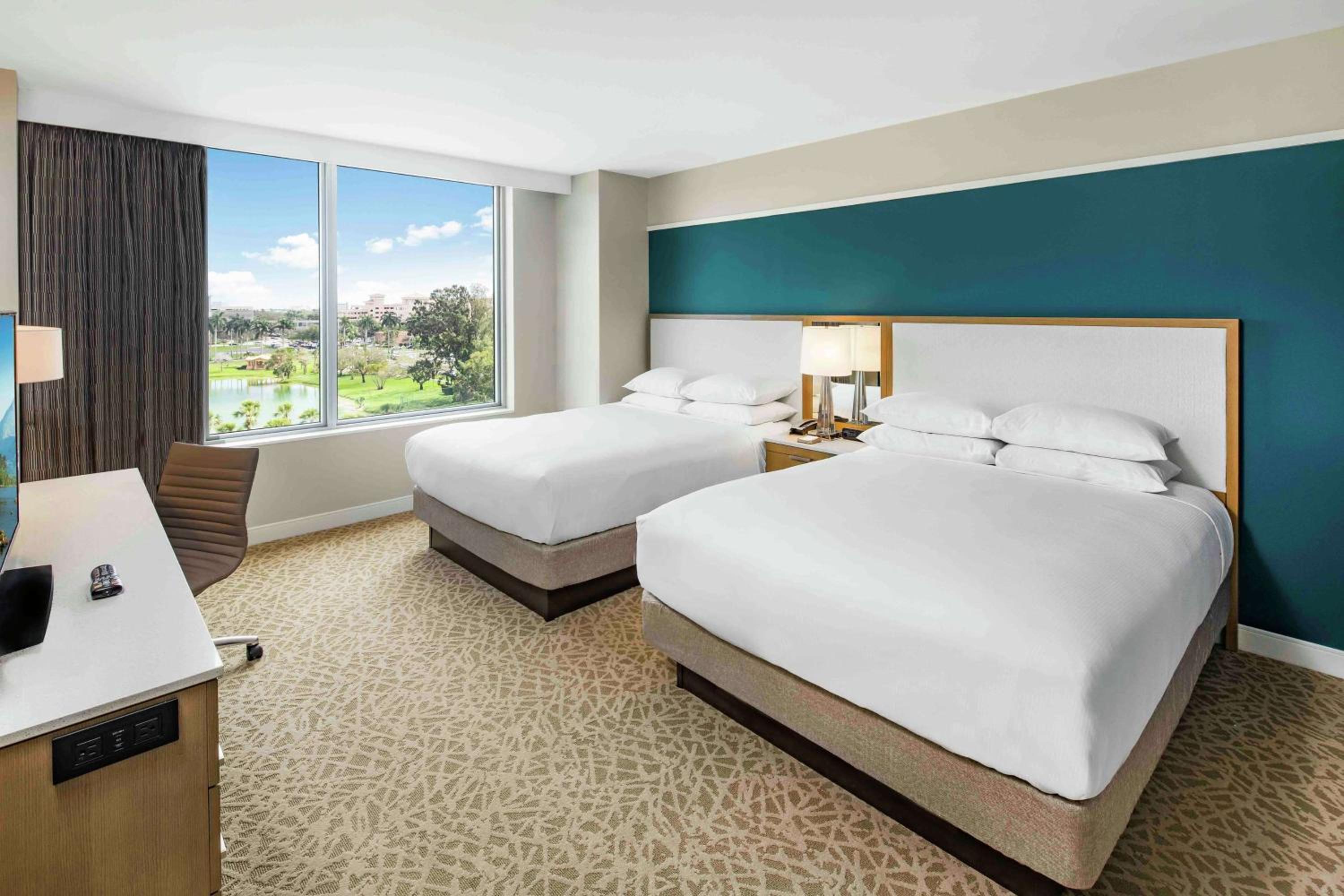 Queen Suite with Two Queen Beds - Non-Smoking photo 2
