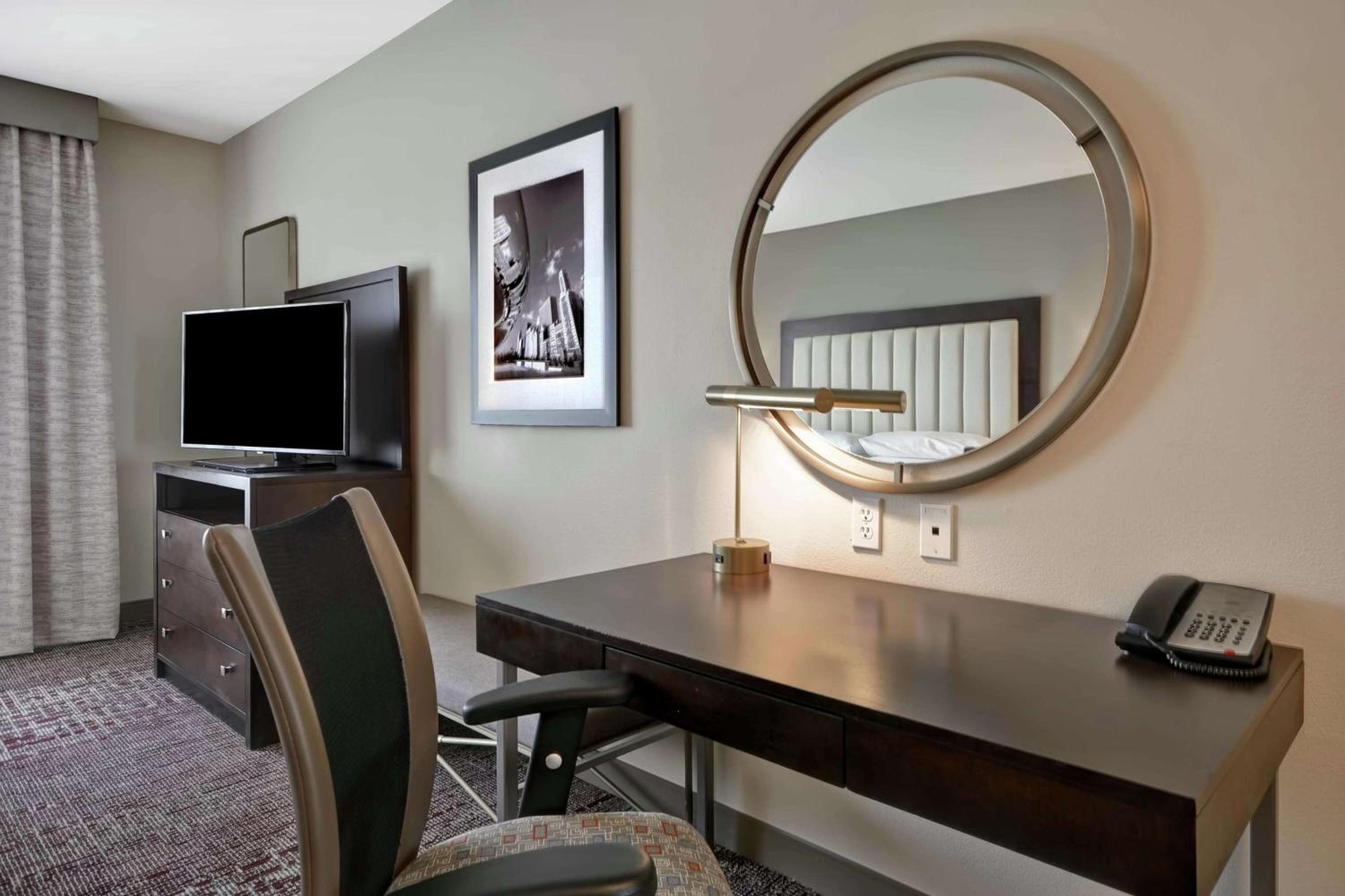King Room - Hearing Access - Photo 1