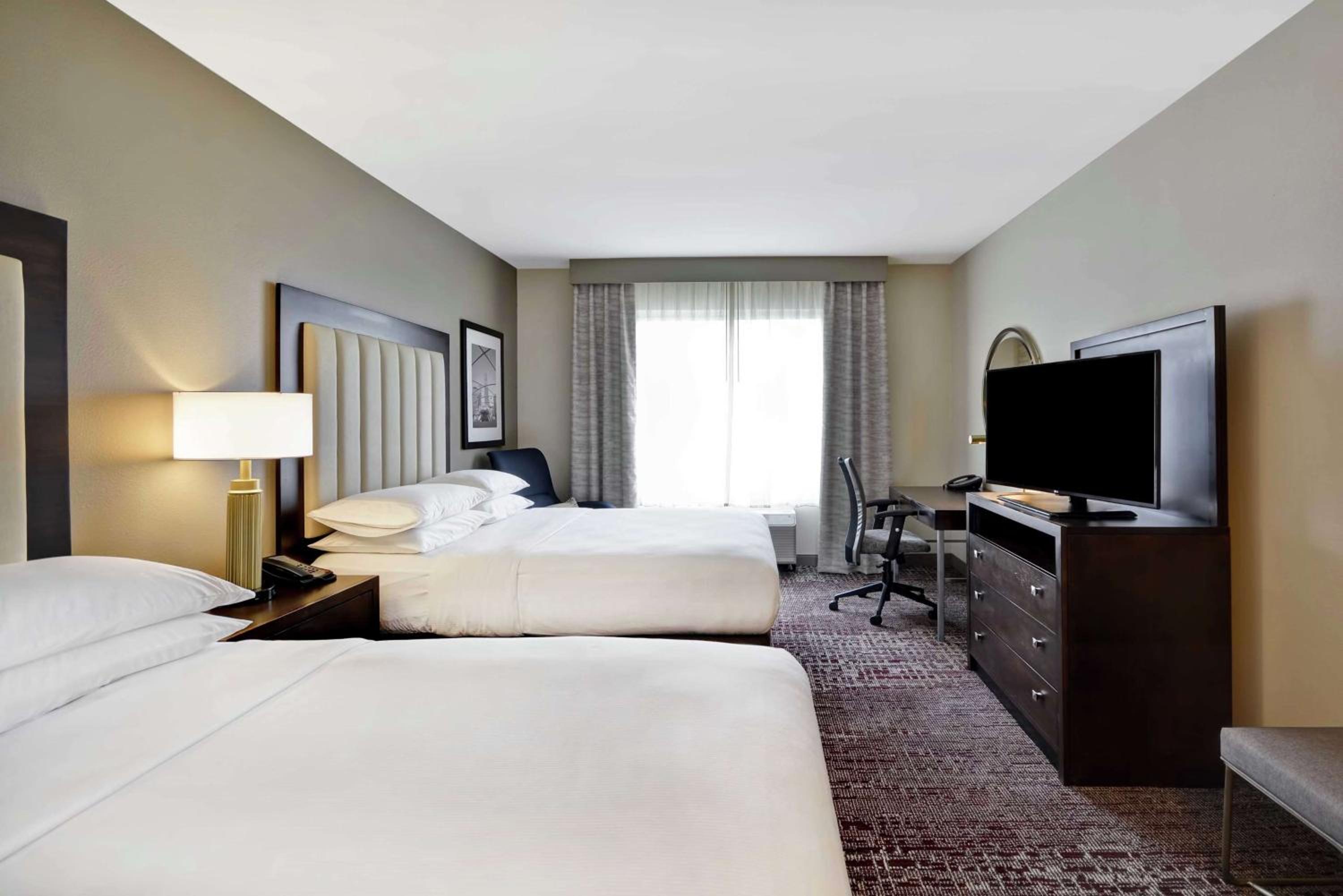 Queen Room with Two Queen Beds - Photo 2