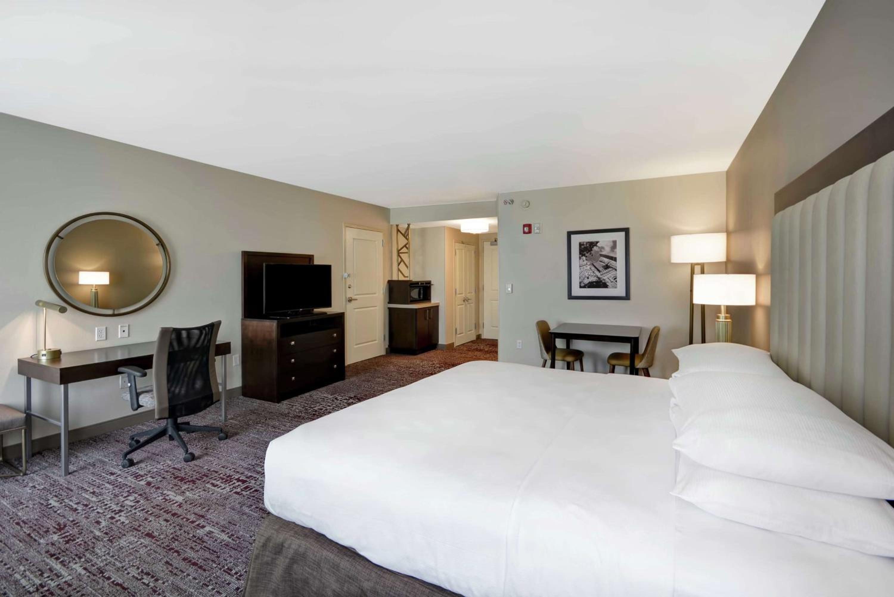King Room - Mobility/Hearing Accessible - Photo 1