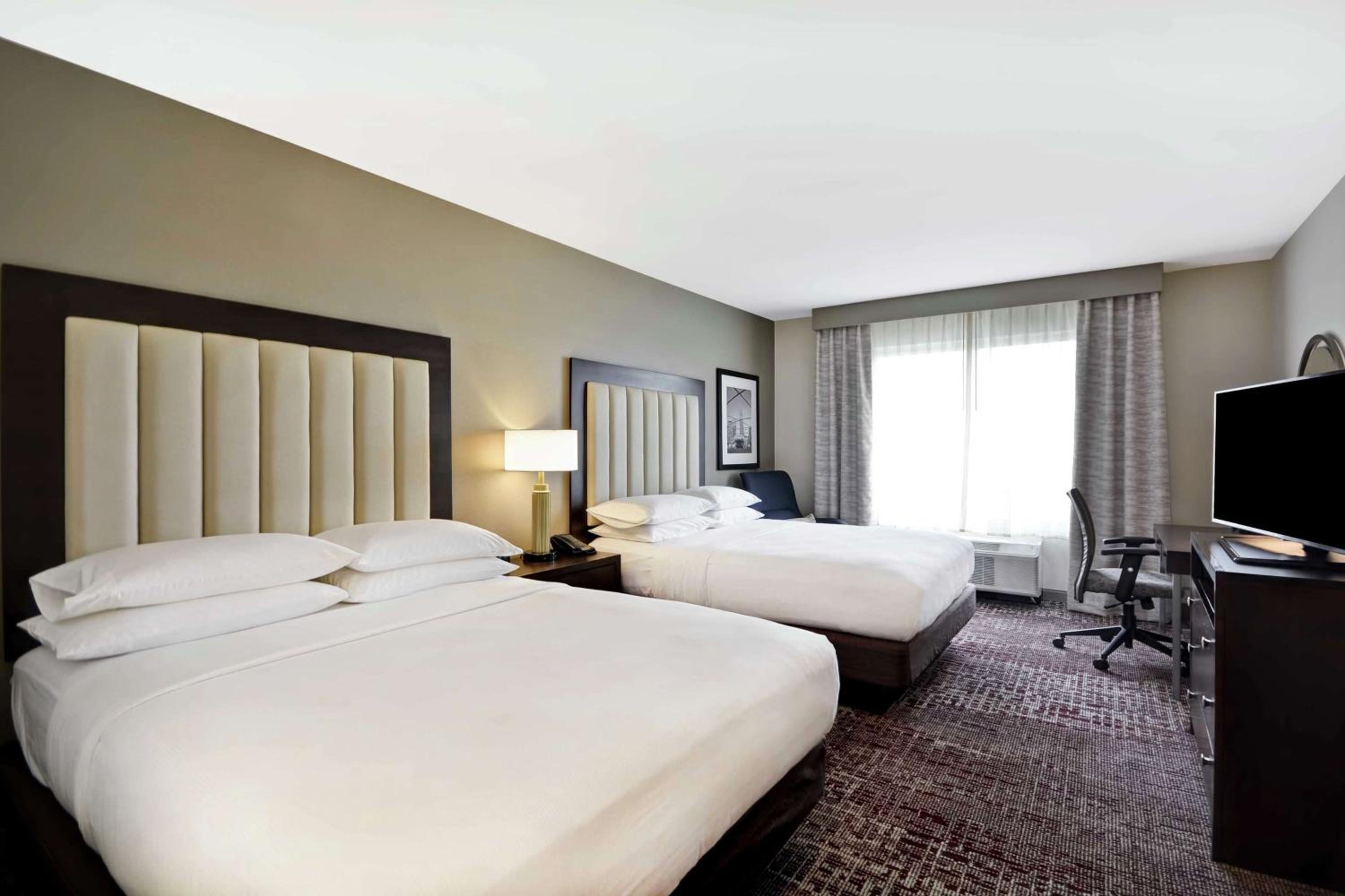 Queen Room with Two Queen Beds - Photo 3