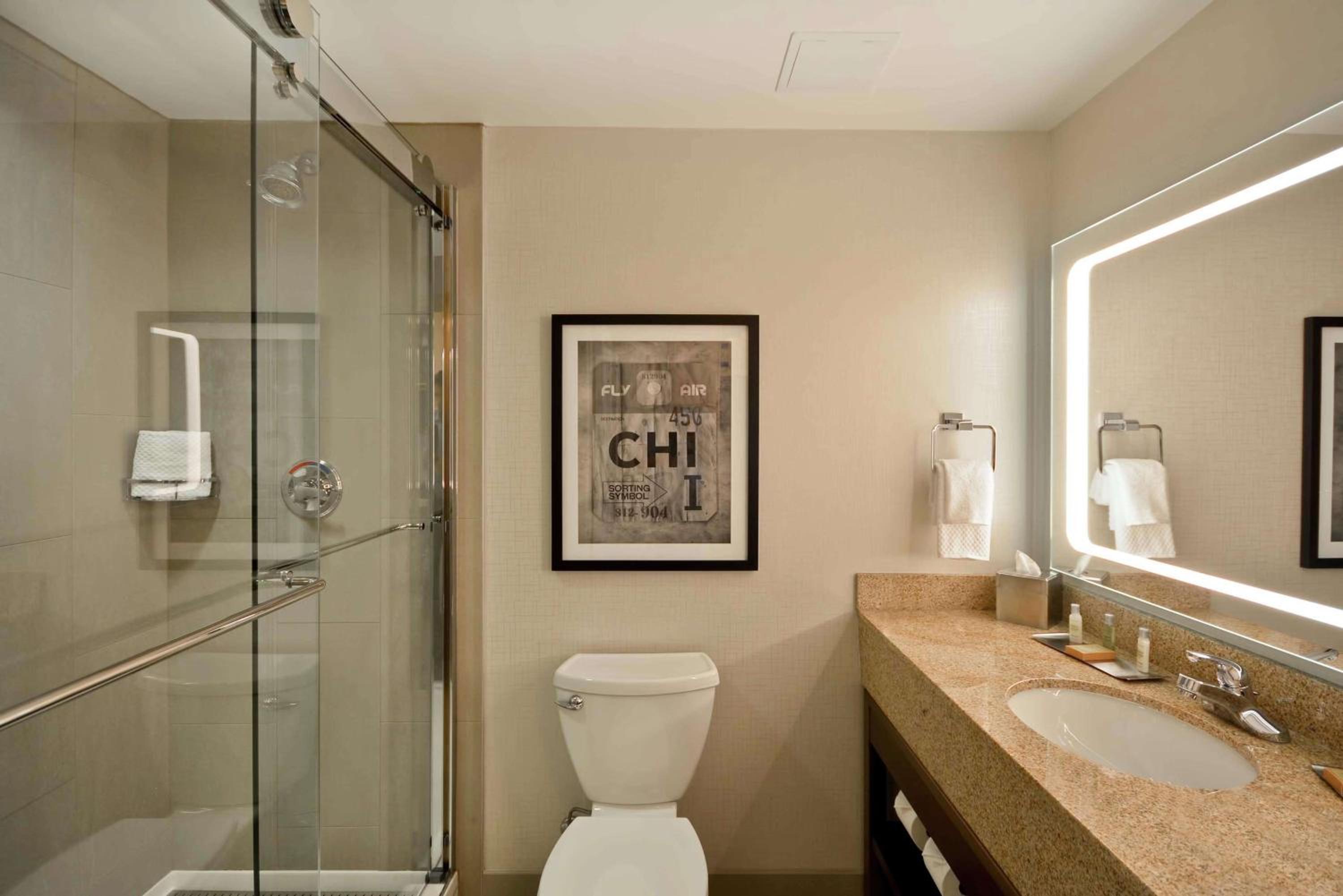 King Room - Mobility/Hearing Accessible - Photo 2
