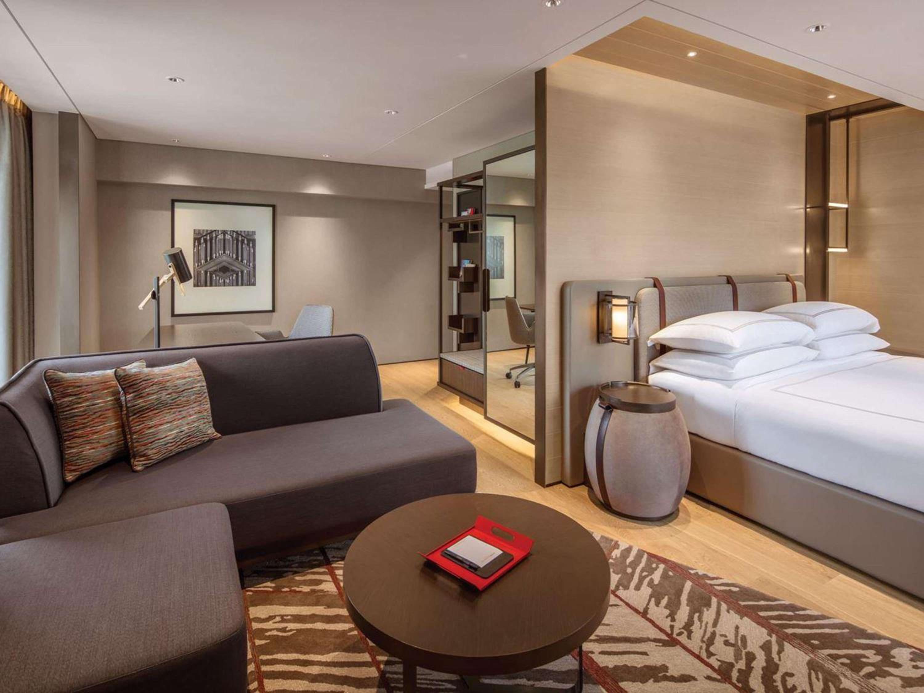 Signature Suite, 1 King, 2 Balconies, City View