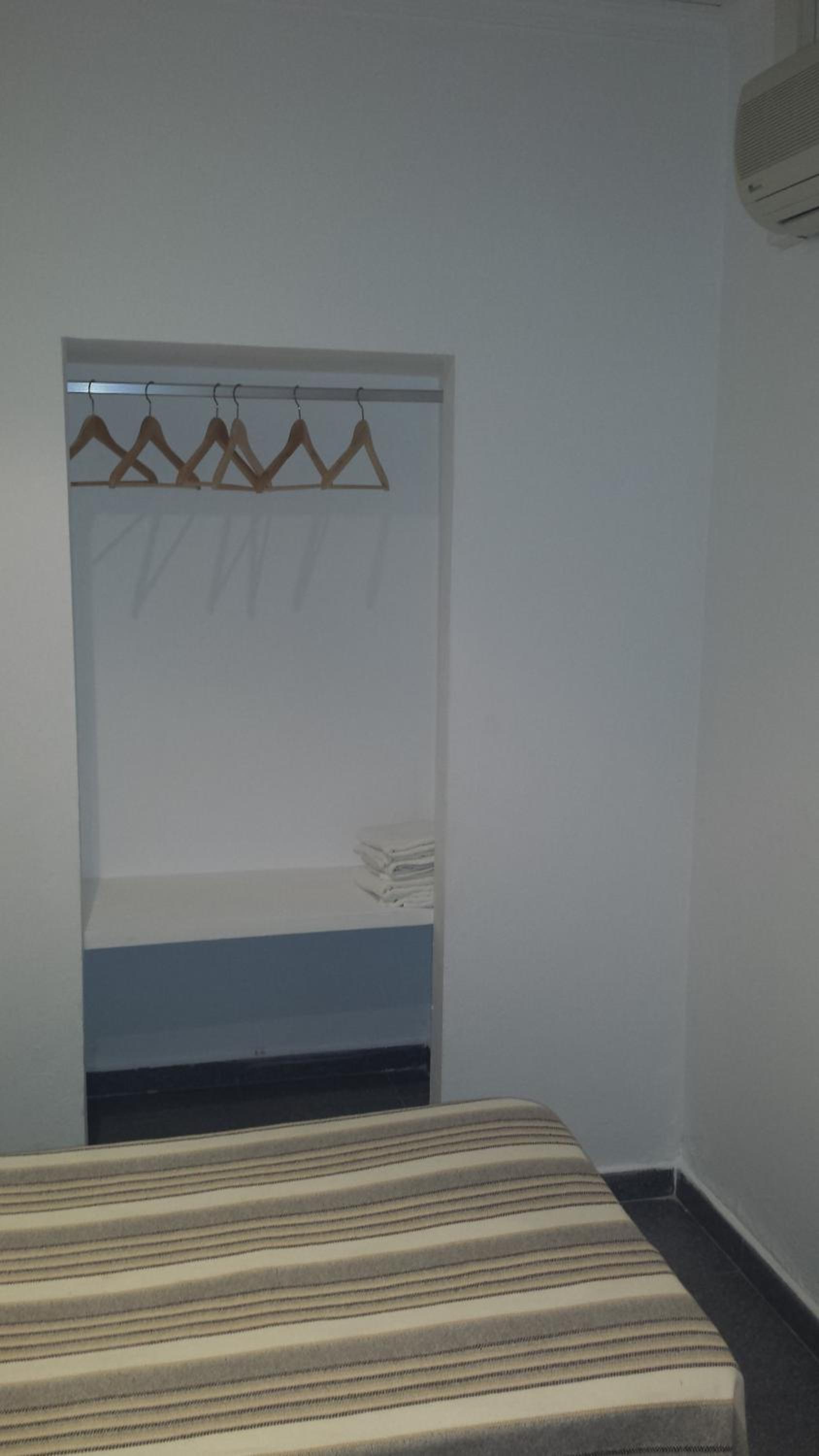 Twin Room - Photo 5