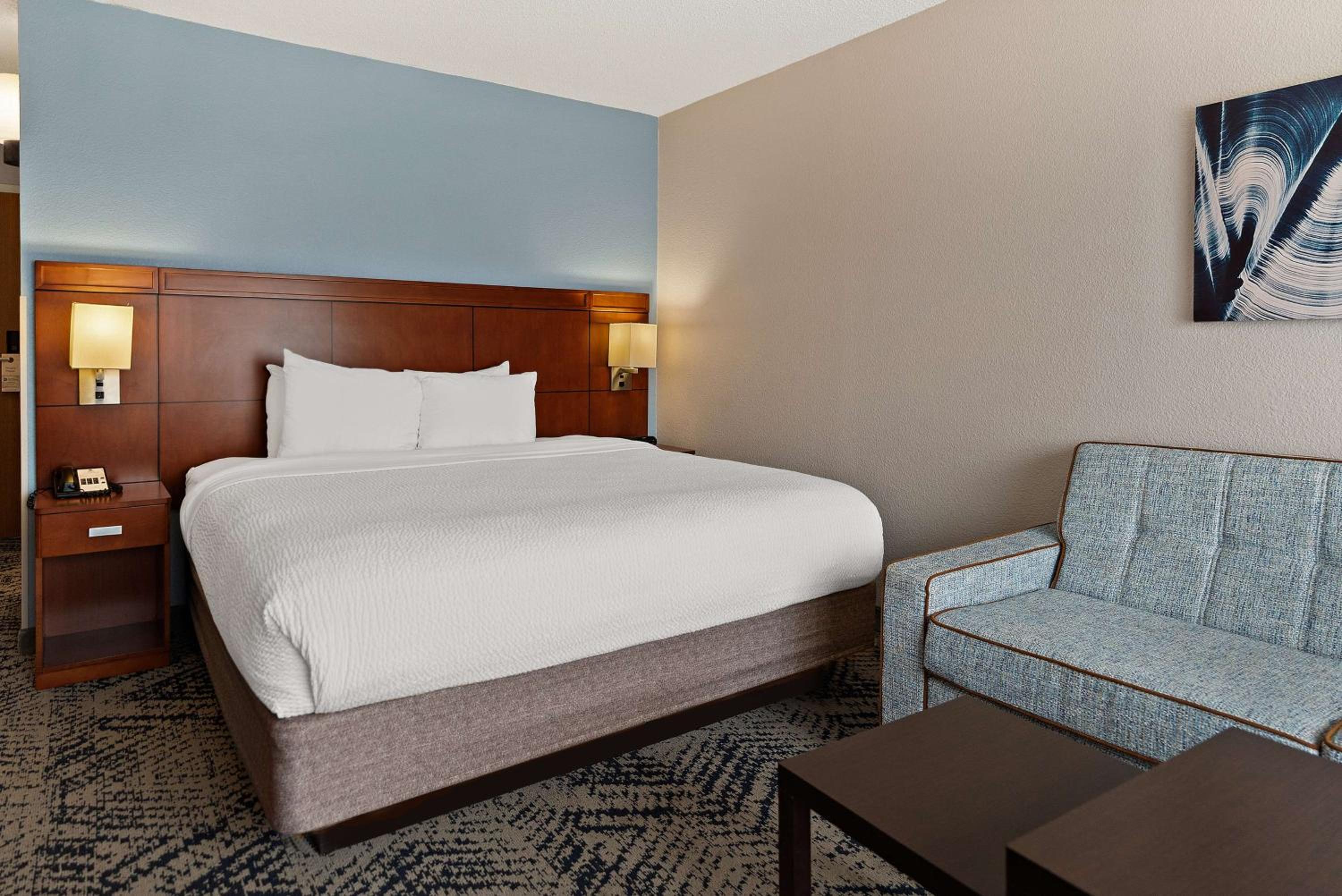 King Room With Sofa Bed - Disability Access/Non-Smoking photo 2