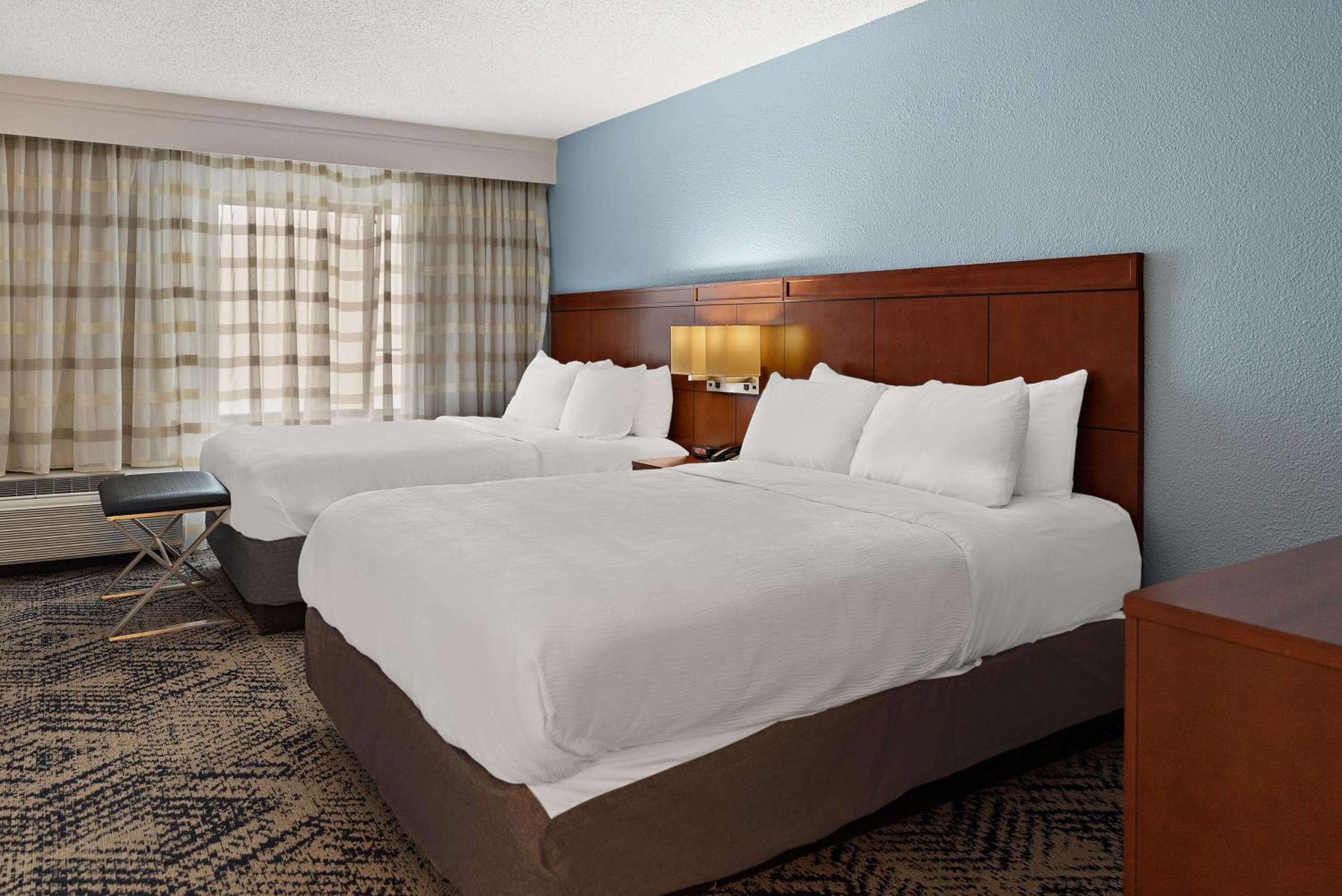 Queen Suite with Two Queen Beds photo 1