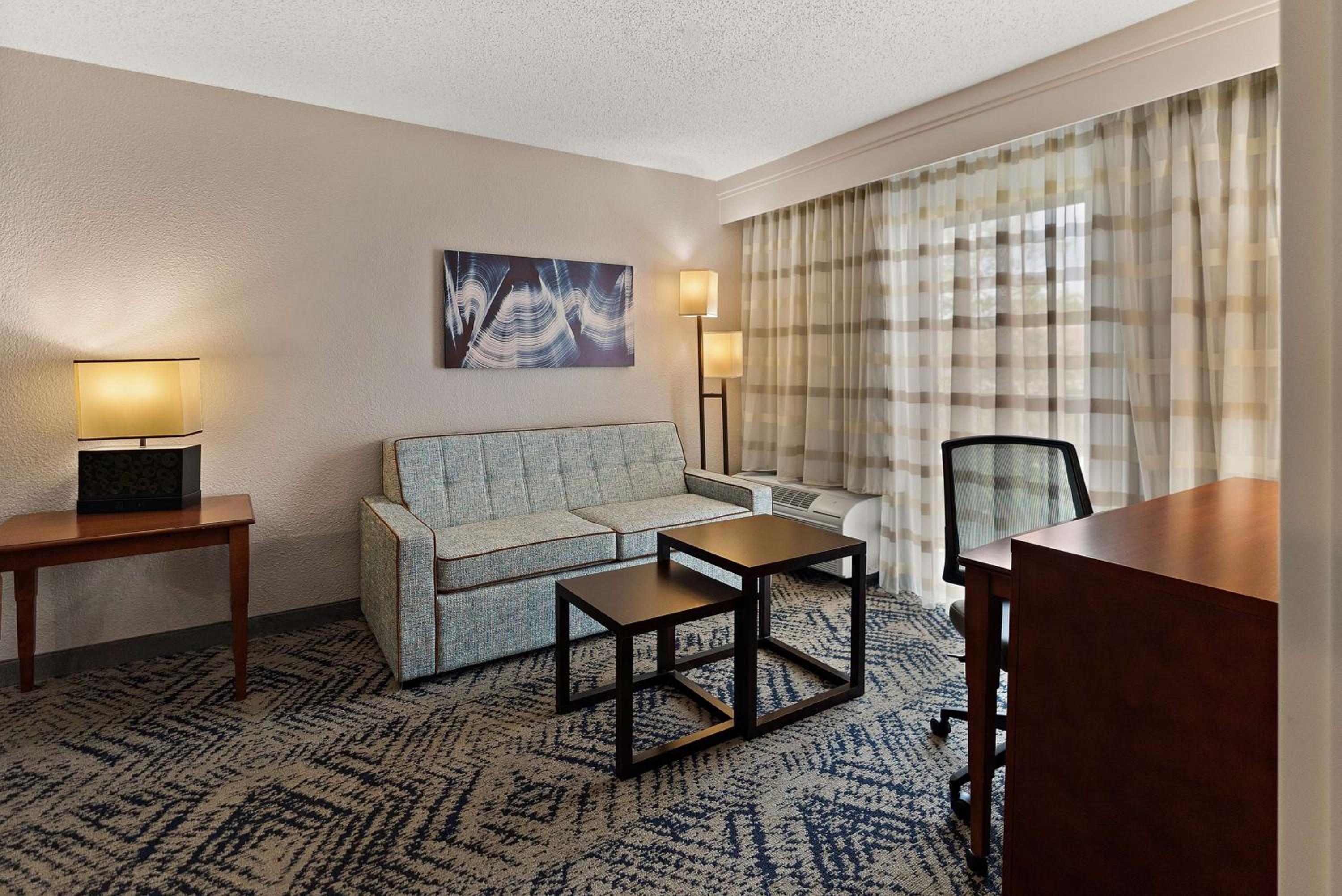 Queen Suite with Two Queen Beds photo 2