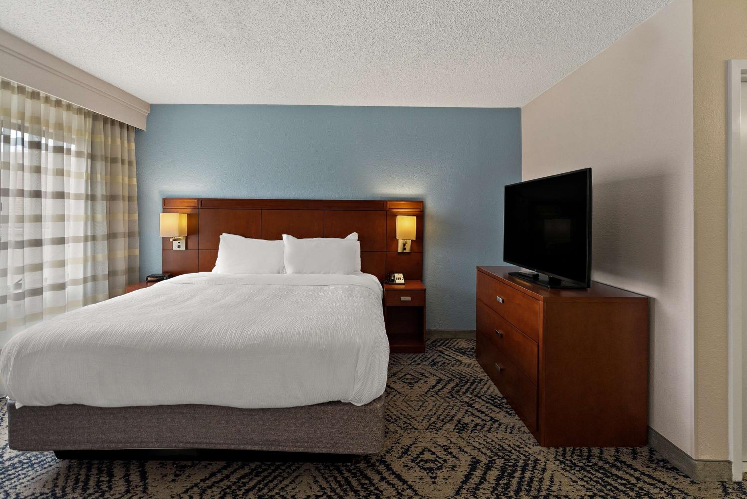 One-Bedroom King Suite with Sofa Bed photo 1