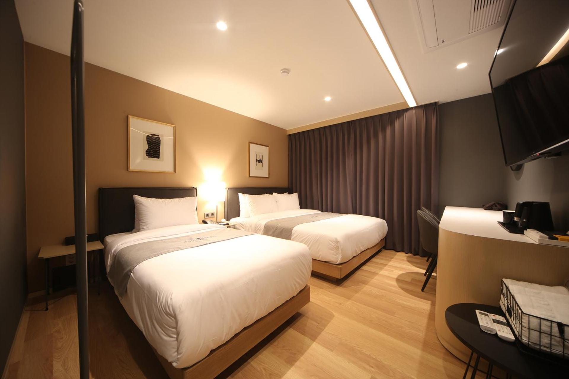 Twin Room - Photo 3