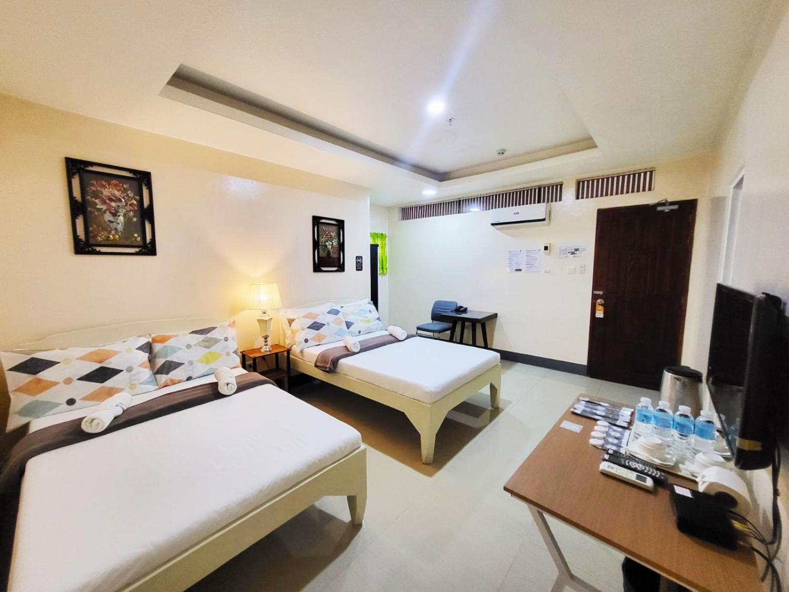 Family Double Room - Photo 14