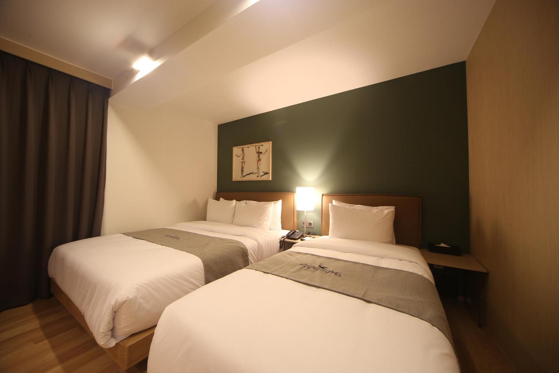 Suite - Photo 1
