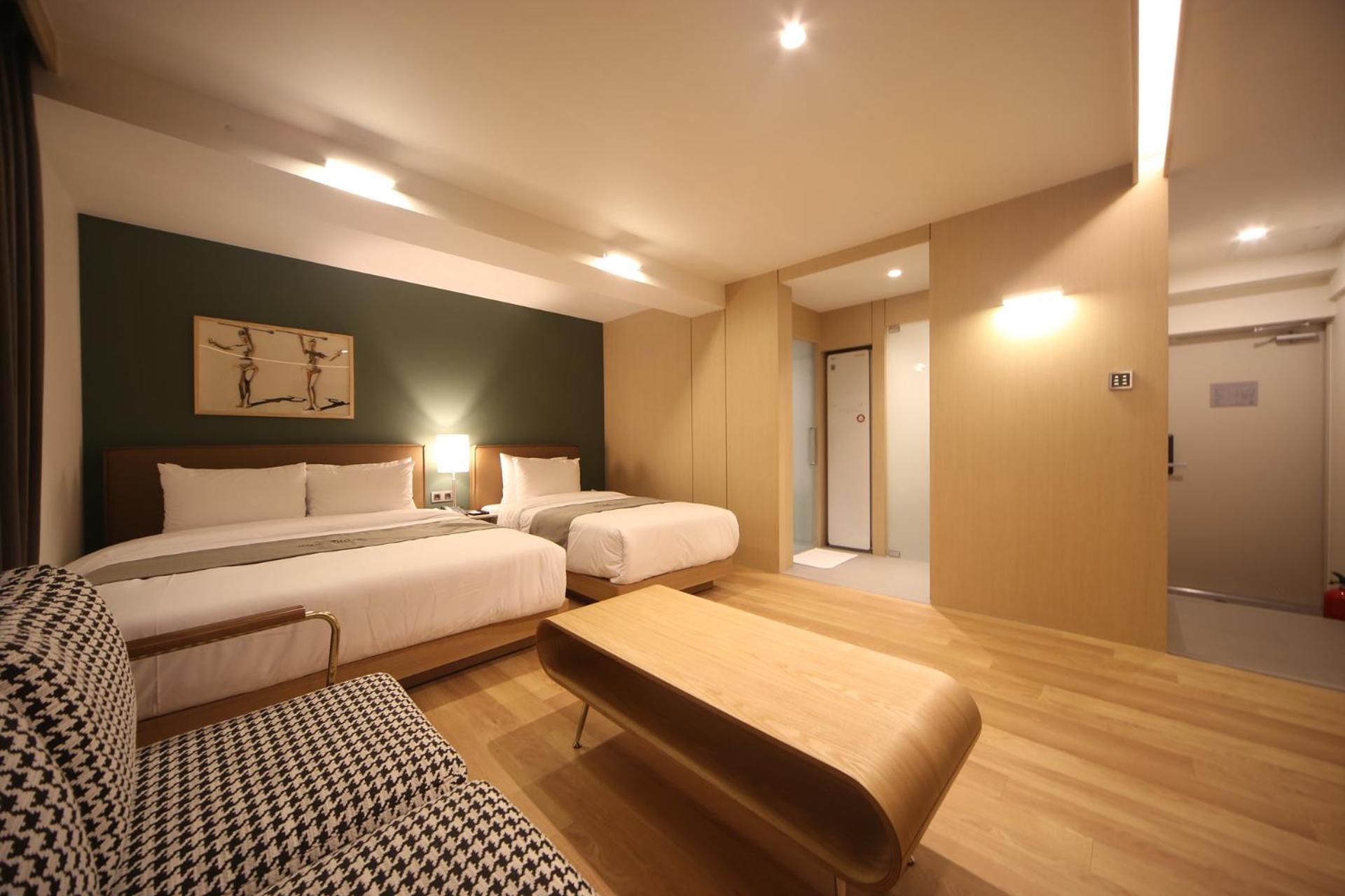 Suite - Photo 3