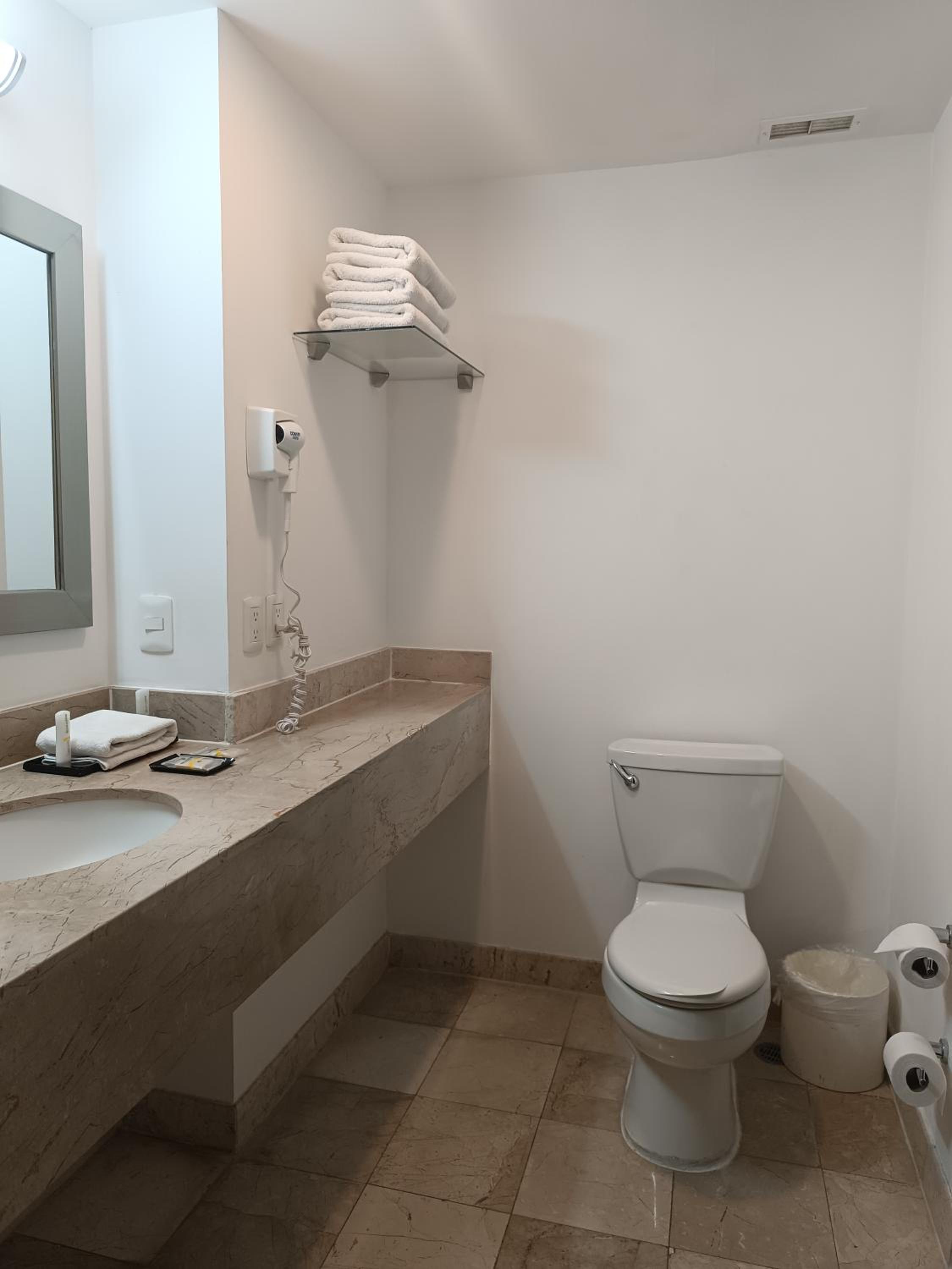 Deluxe Family Suite - Non-Smoking - Photo 2