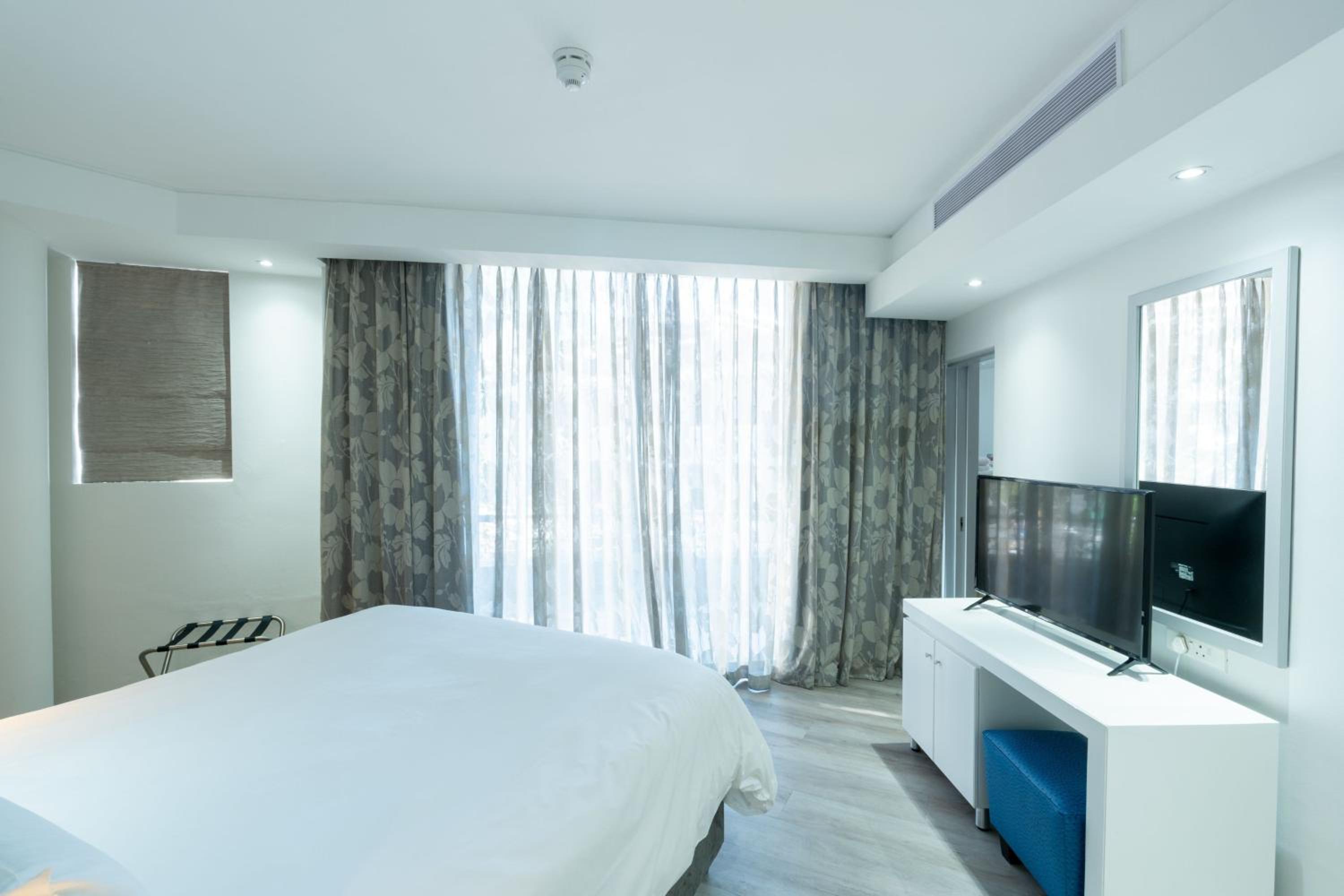 2 Bedroom Apartment, 1 King &amp; 2 twin - Photo 4