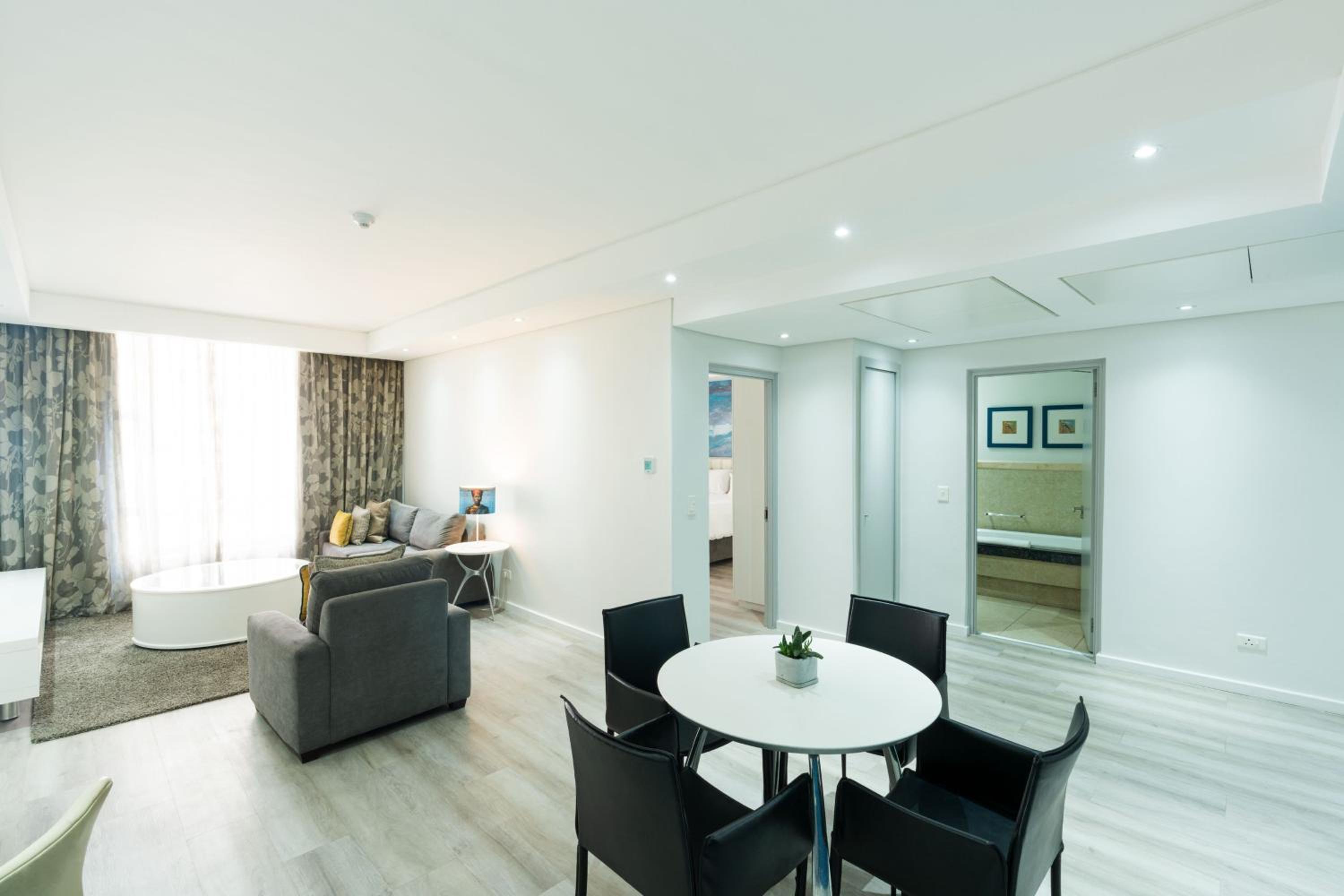 1 Bedroom Apartment, 1 King, Sofa bed - Photo 15