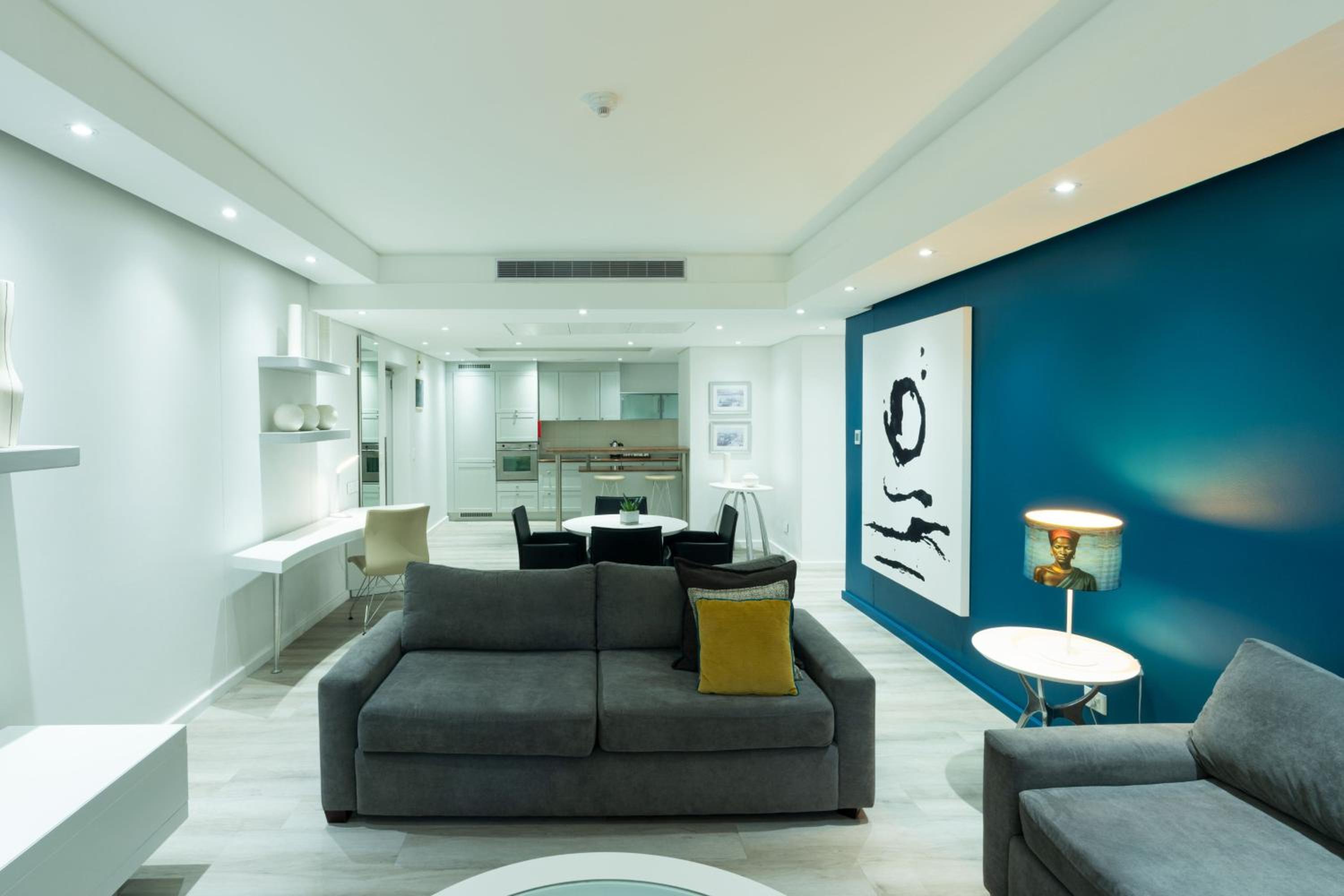 2 Bedroom Apartment, 1 King &amp; 2 twin - Photo 5