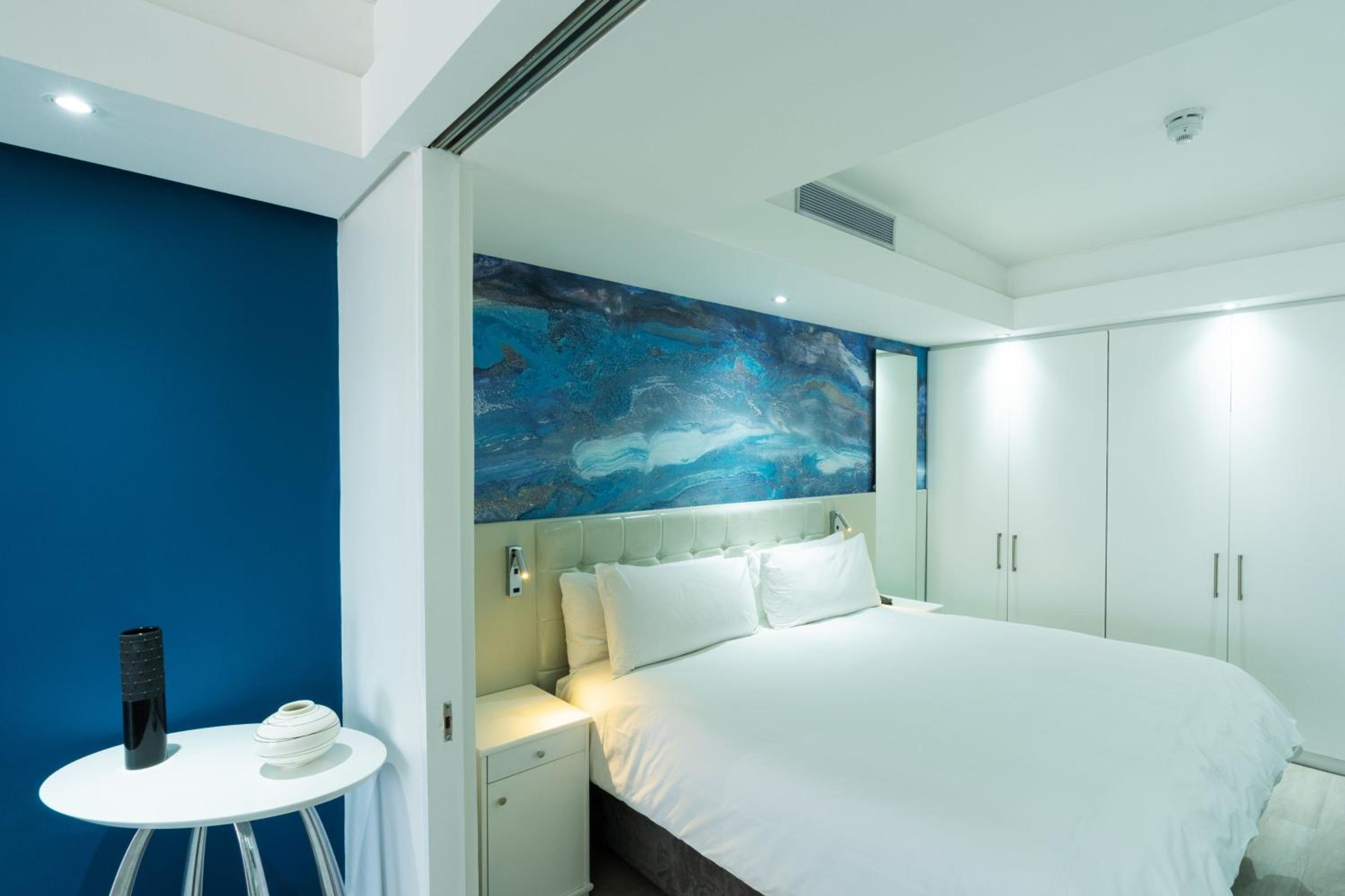 1 Bedroom Apartment, Fountain view - Photo 11