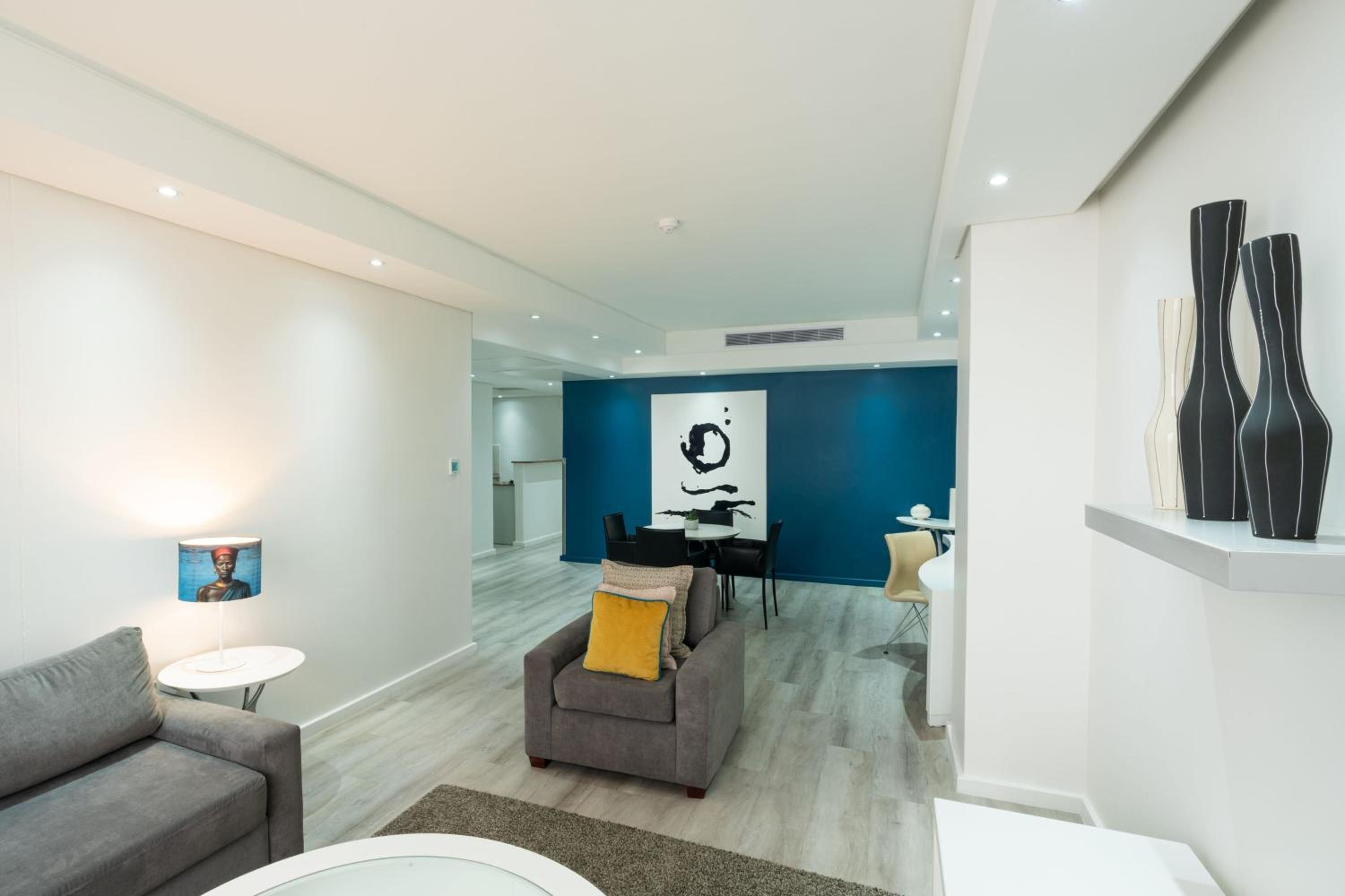 1 Bedroom Apartment, 2 Twin/Single Bed(s), Sofa bed - Photo 5