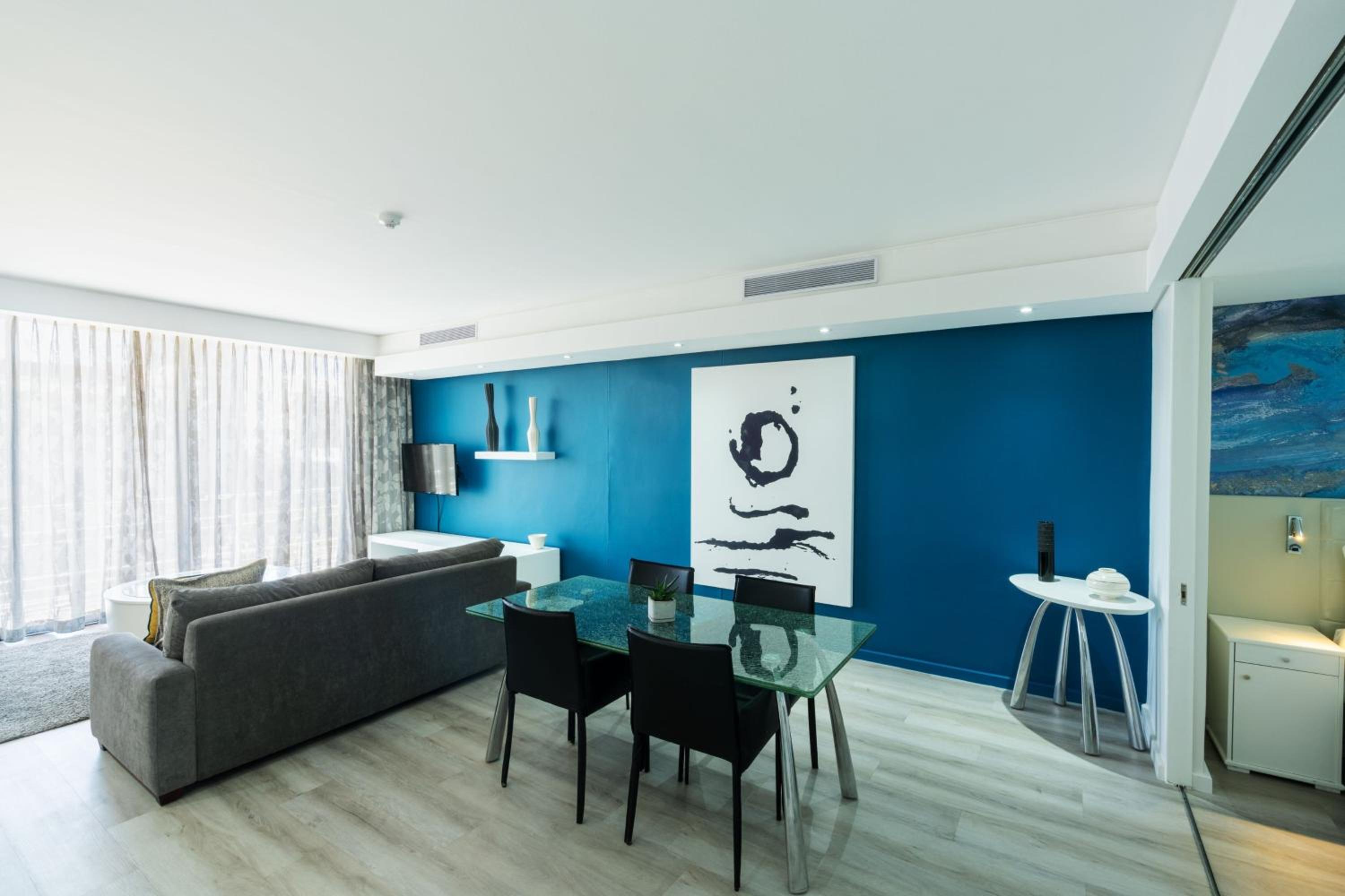1 Bedroom Apartment, Fountain view - Photo 5