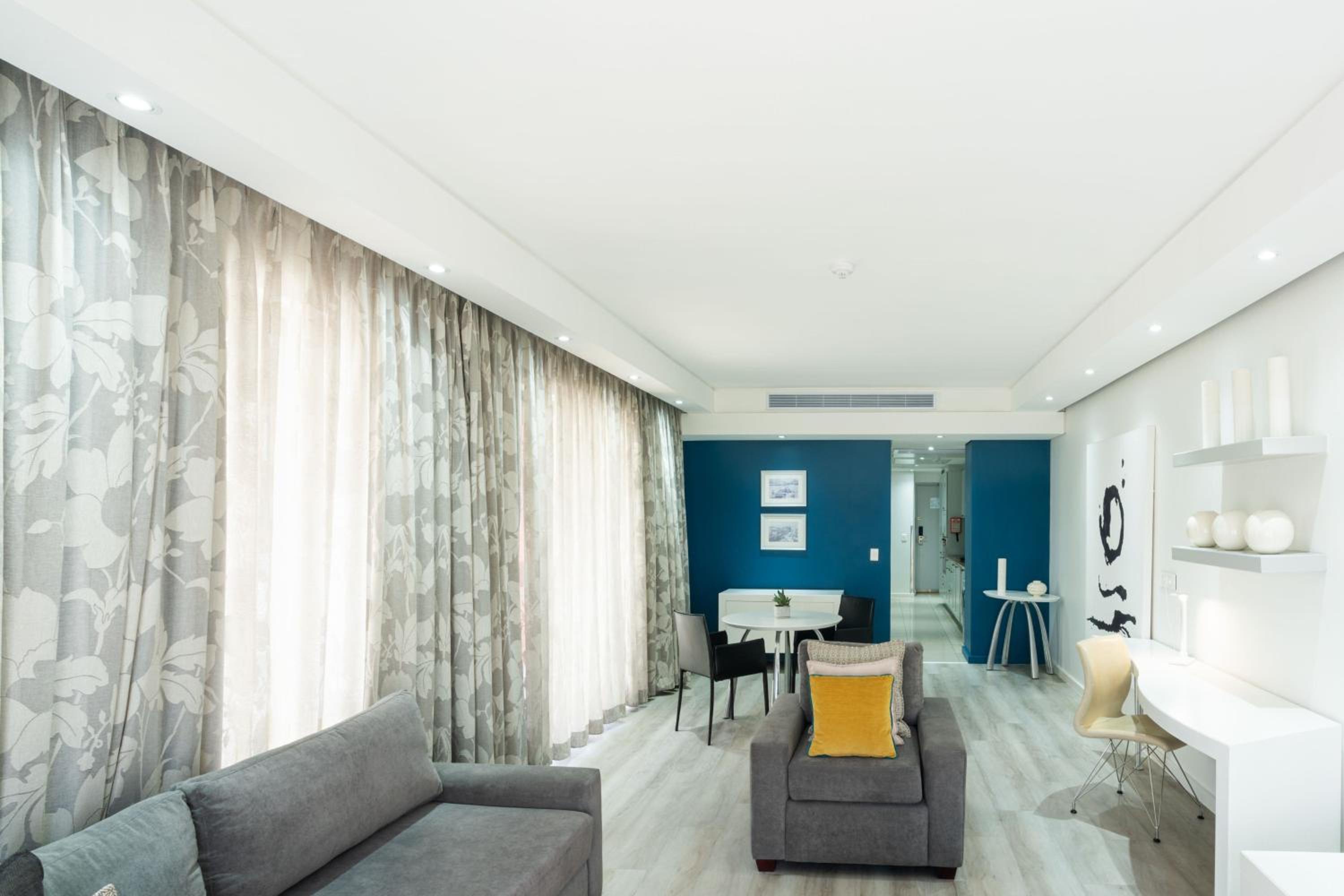 1 Bedroom Apartment, 2 Twin/Single Bed(s), Sofa bed - Photo 4