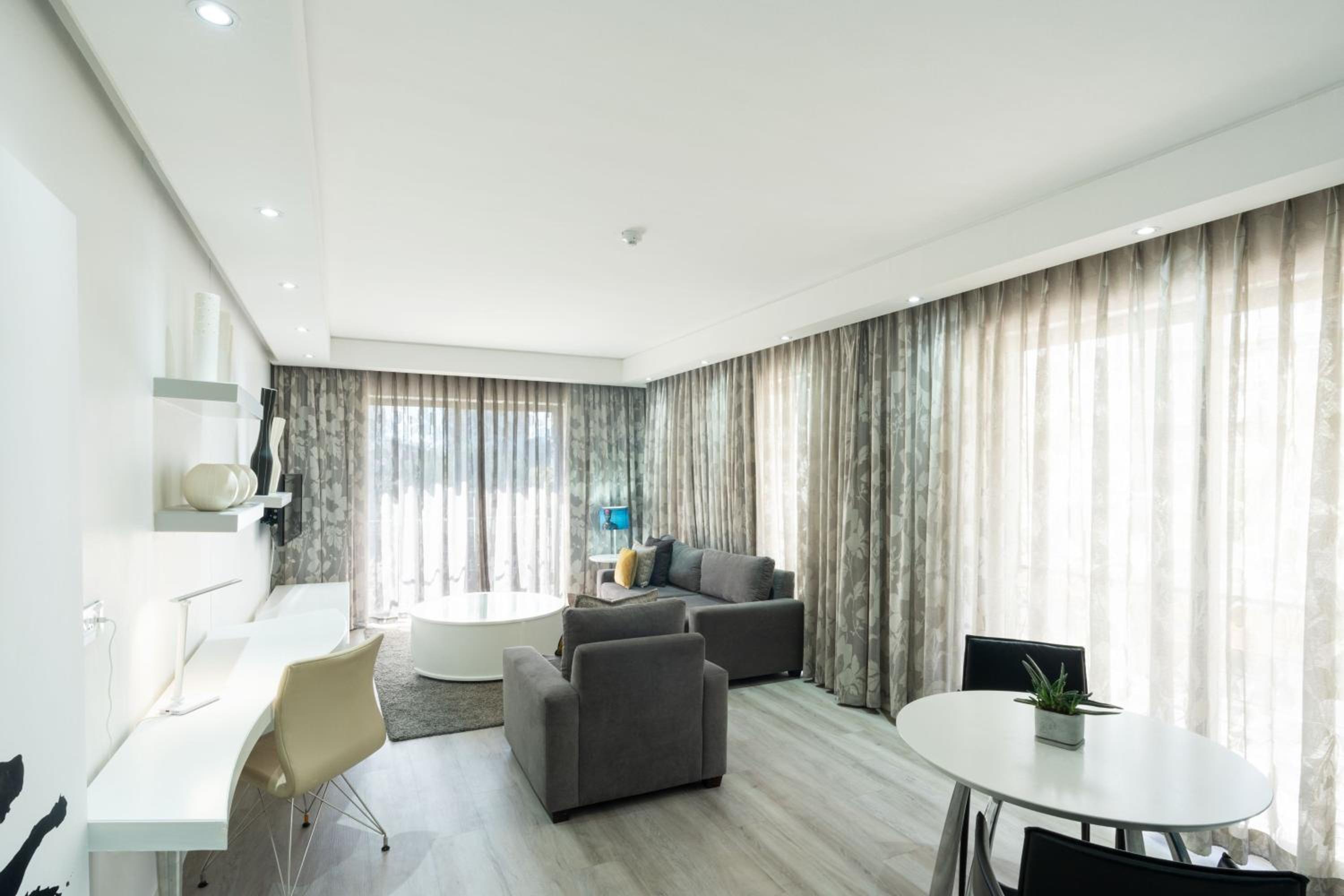 1 Bedroom Apartment, 2 Twin/Single Bed(s), Sofa bed - Photo 9