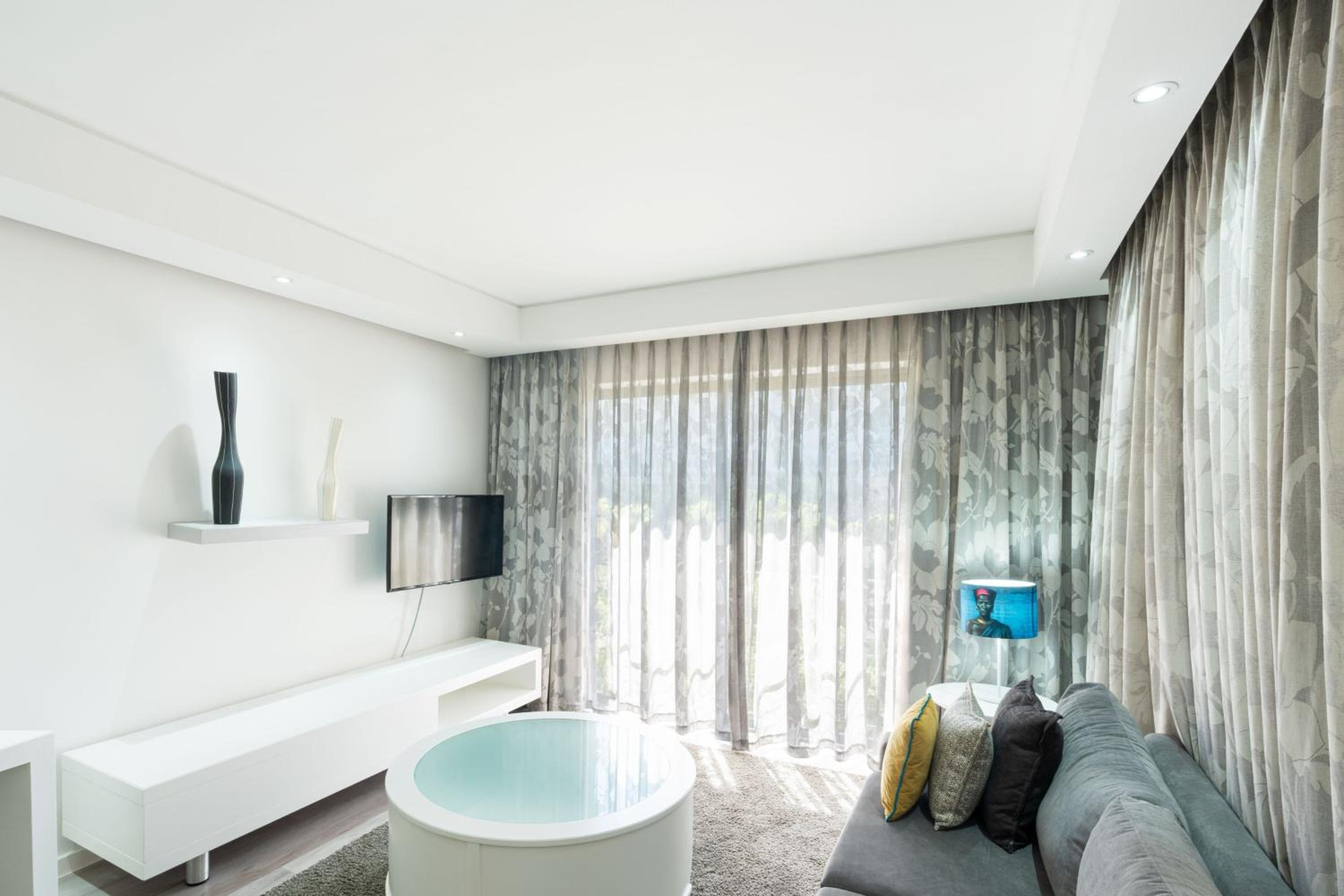 1 Bedroom Apartment, 2 Twin/Single Bed(s), Sofa bed - Photo 8