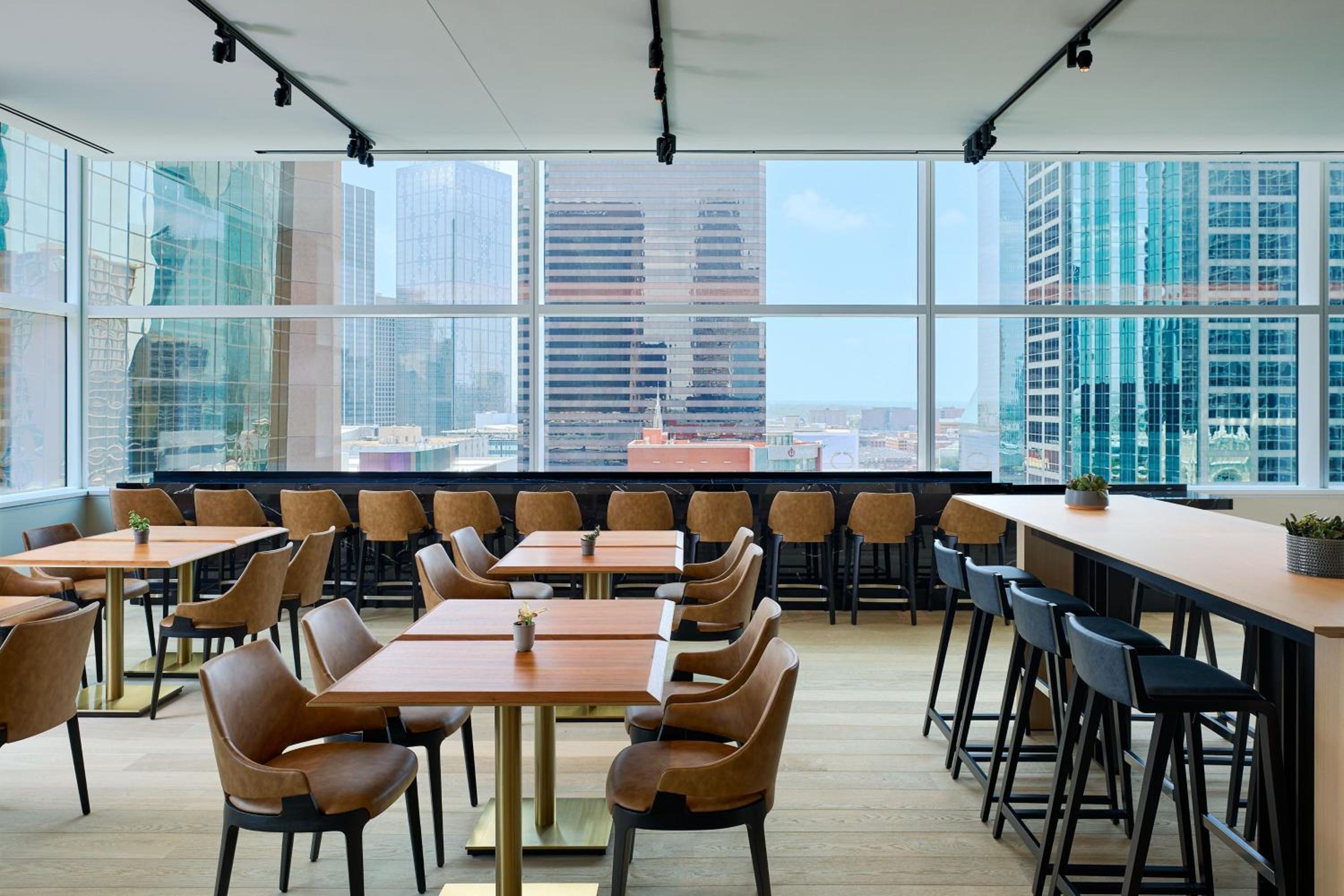 Club King Room - Club Level - Photo 9