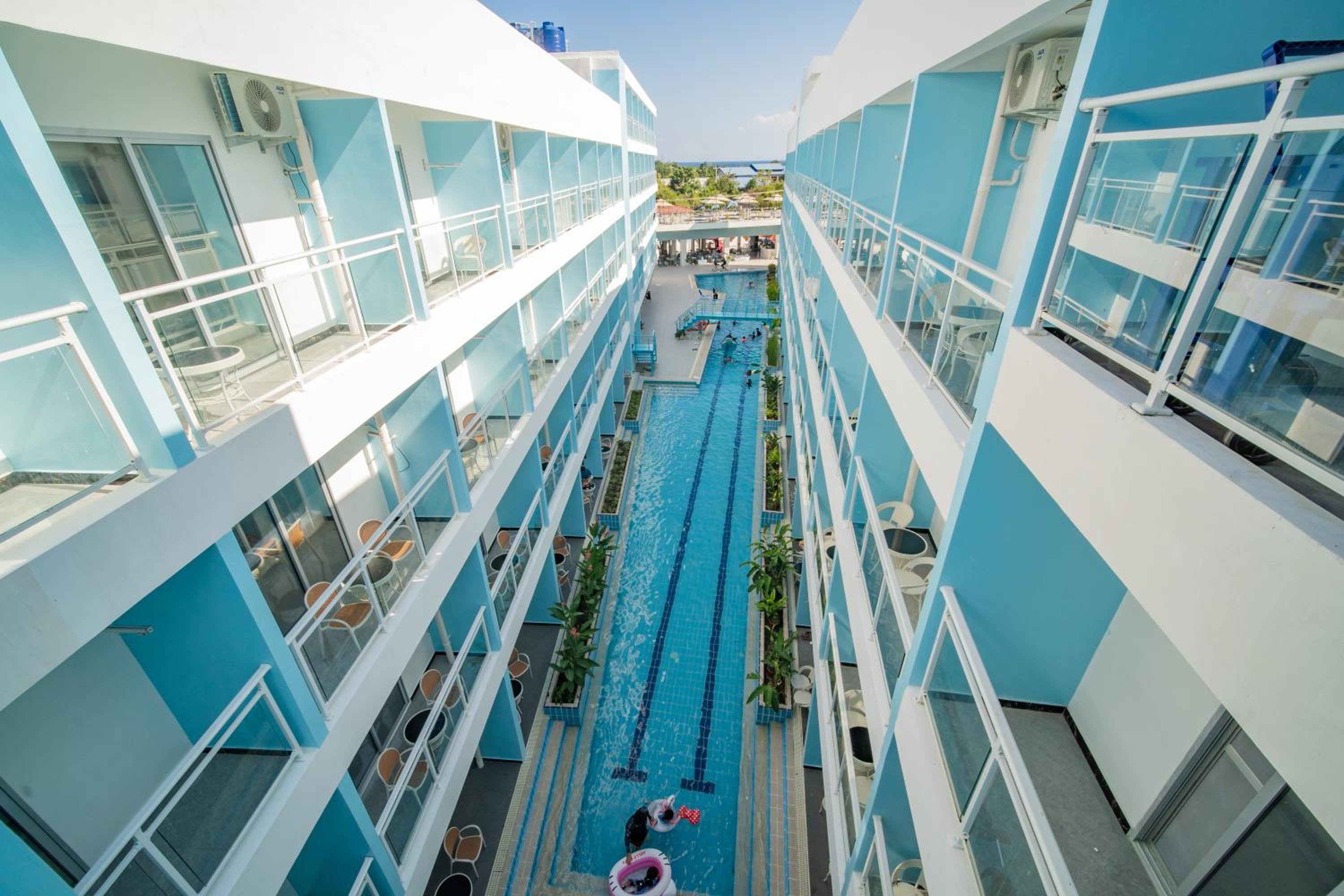 Twin Room with Pool View - Photo 26