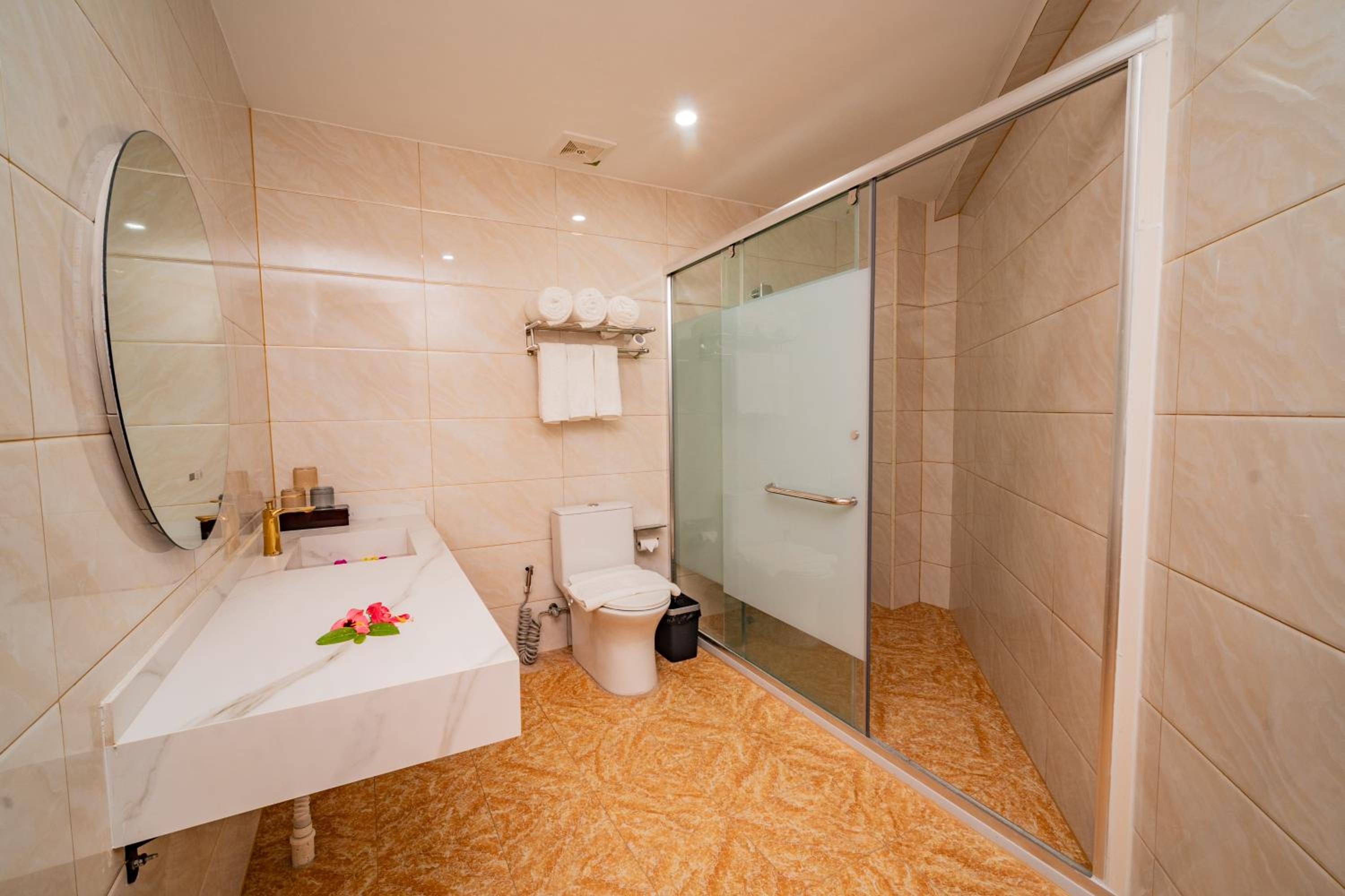 Twin Room with Pool View - Photo 13