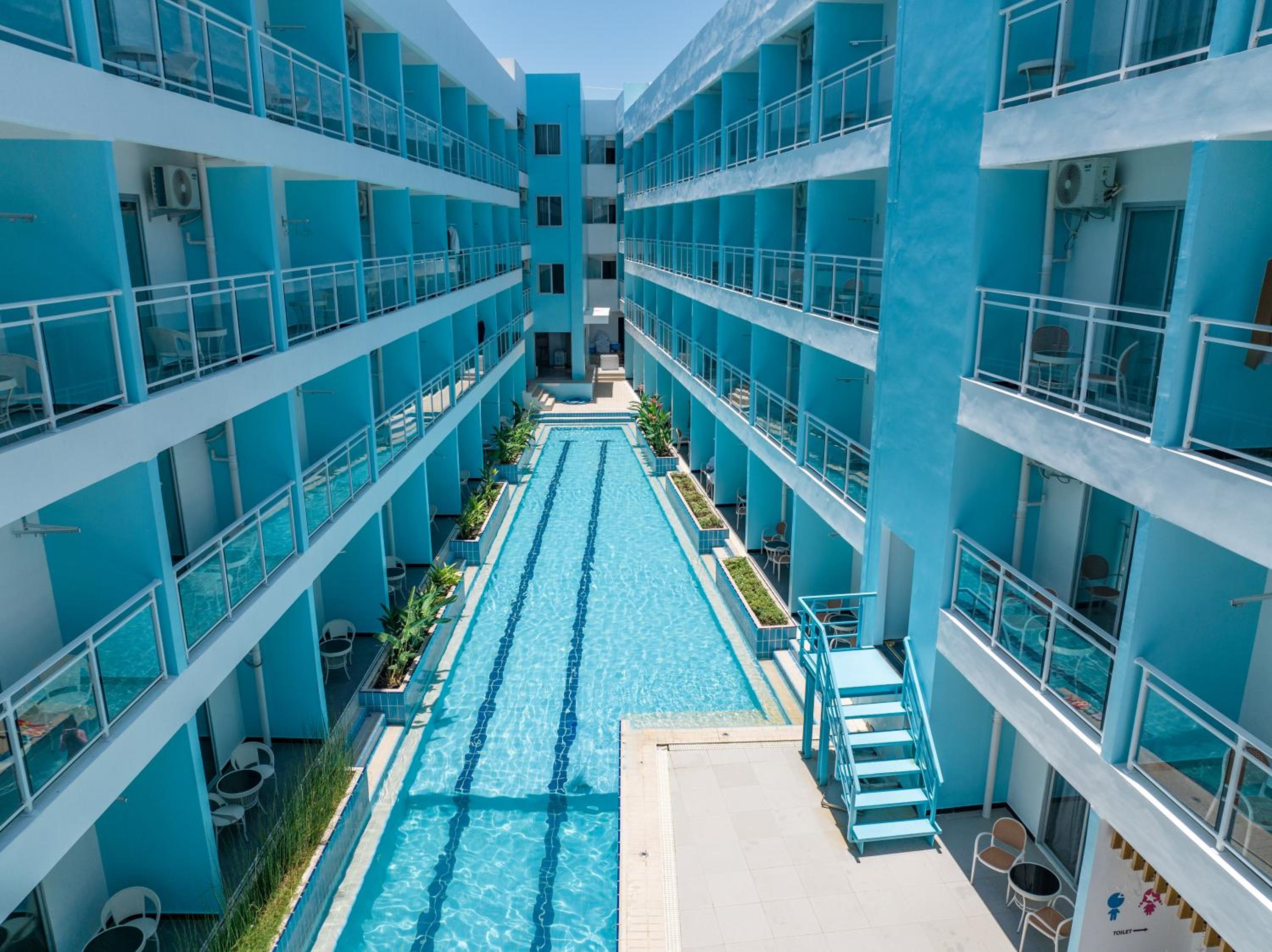 Twin Room with Pool View - Photo 8