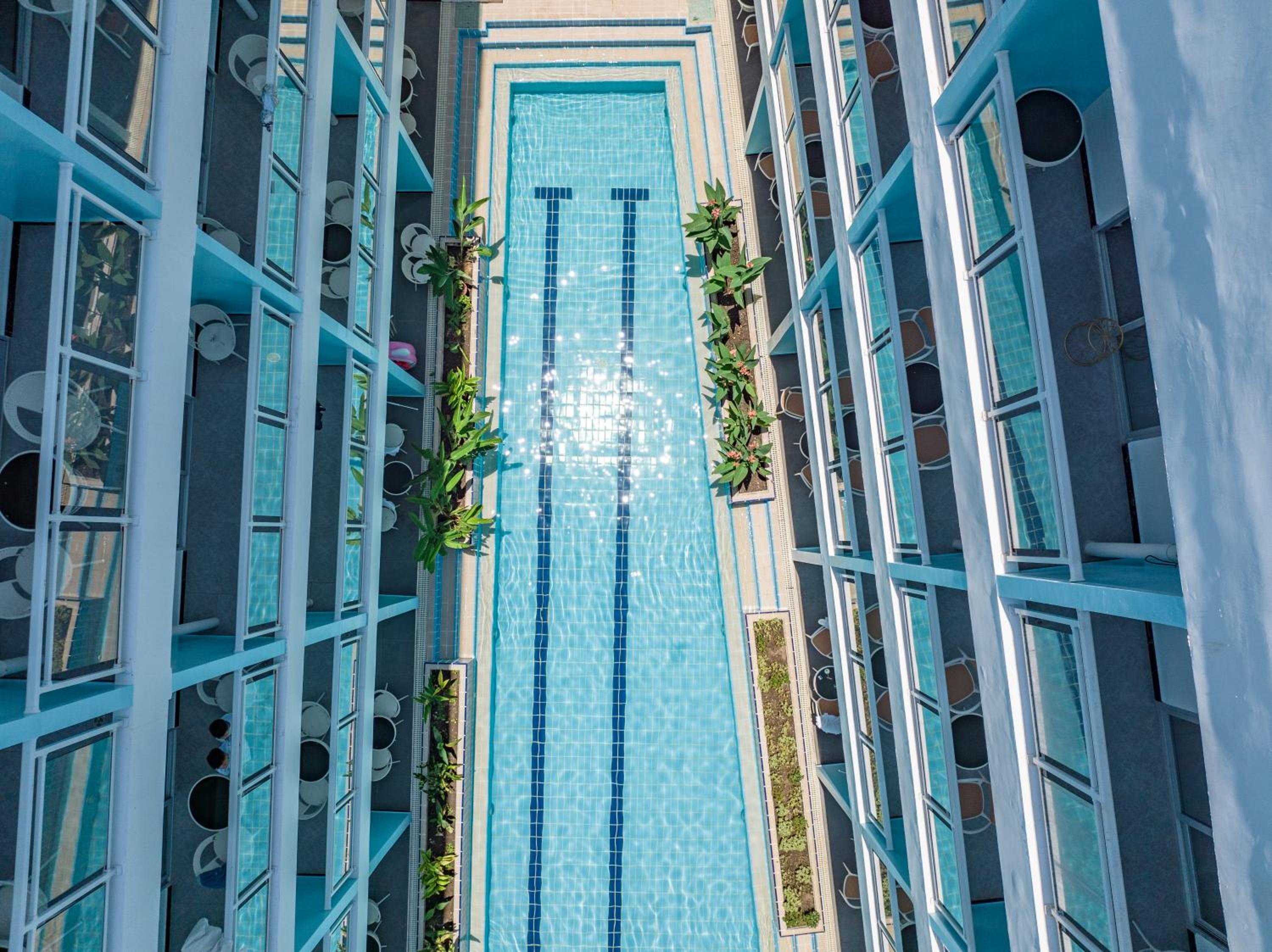 Twin Room with Pool View - Photo 6