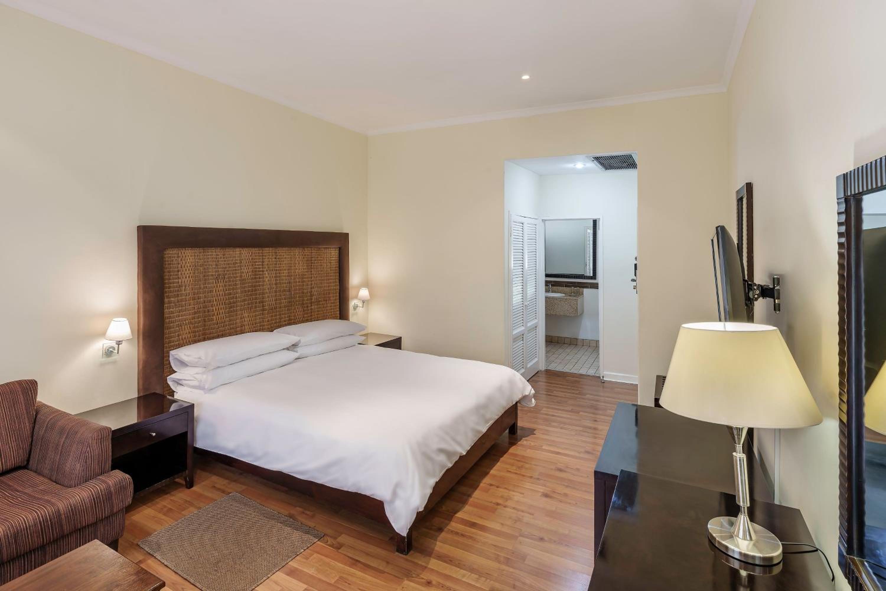 Guest Room, 1 King - Photo 4