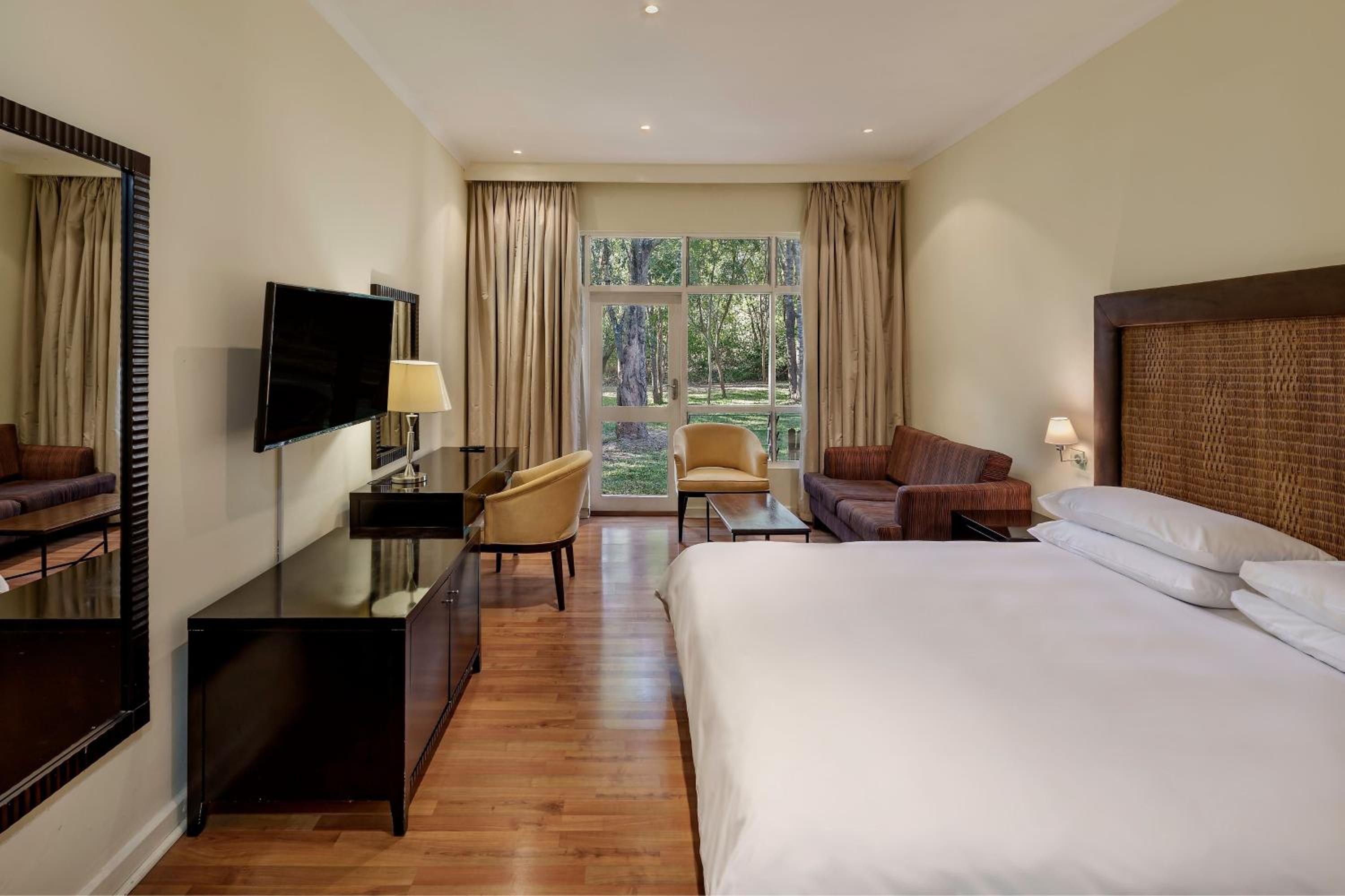 Guest Room, 1 King - Photo 5