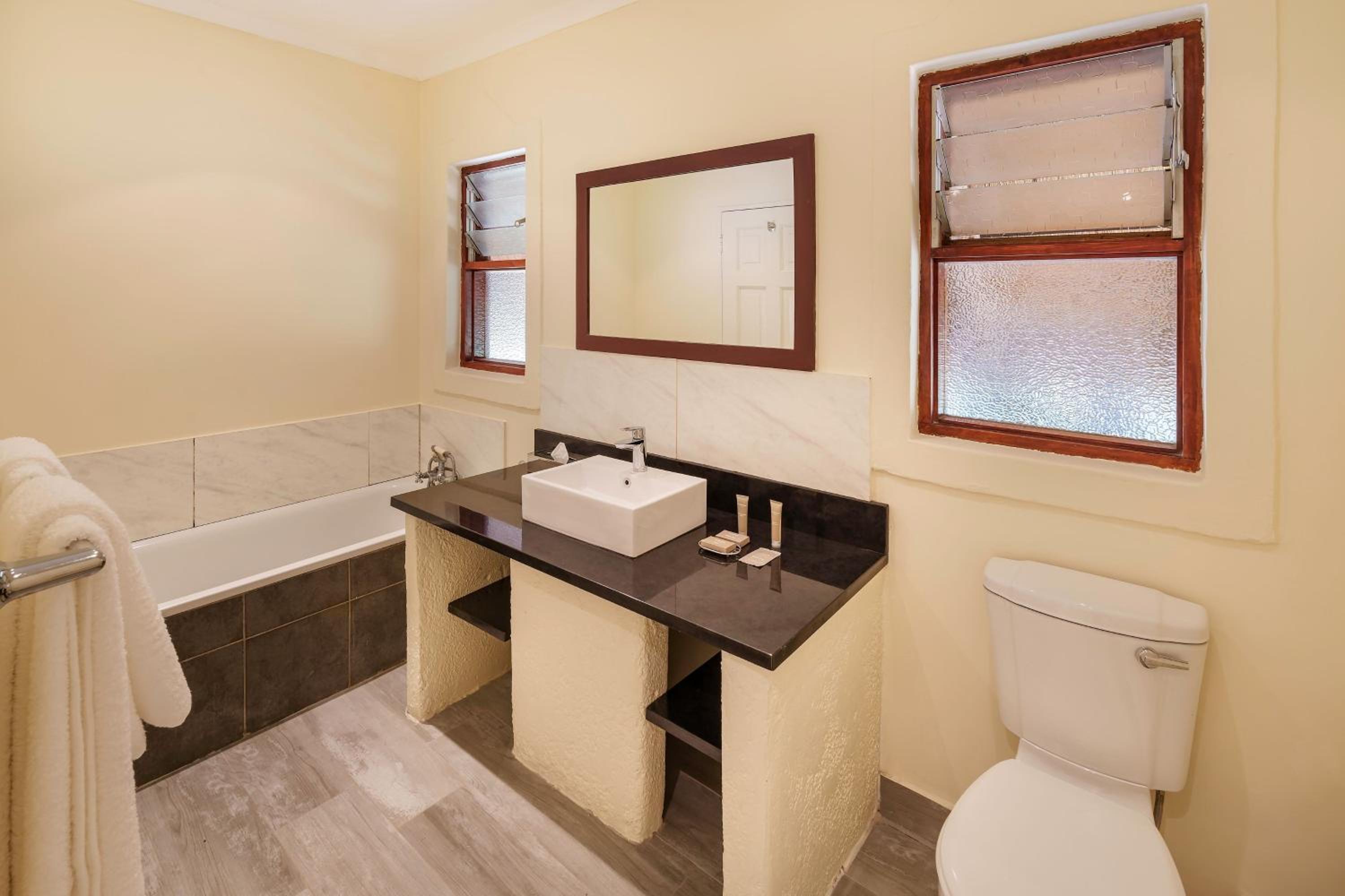 Guest Room, 1 King - Photo 6