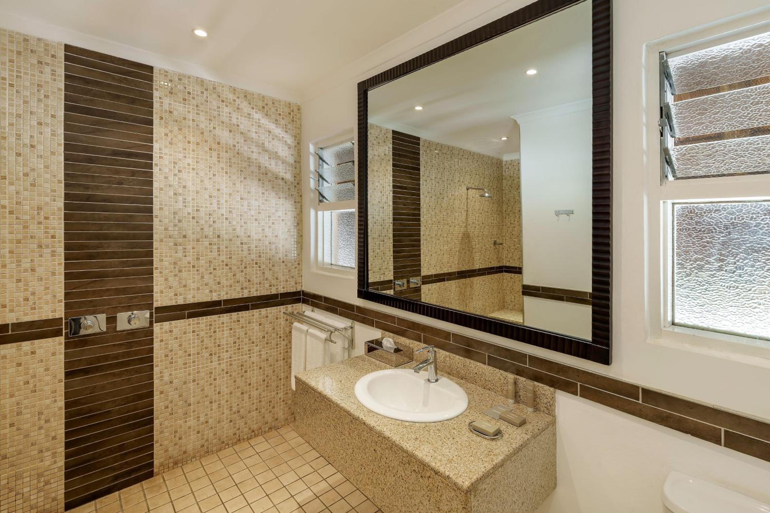 Guest Room, 1 King - Photo 8