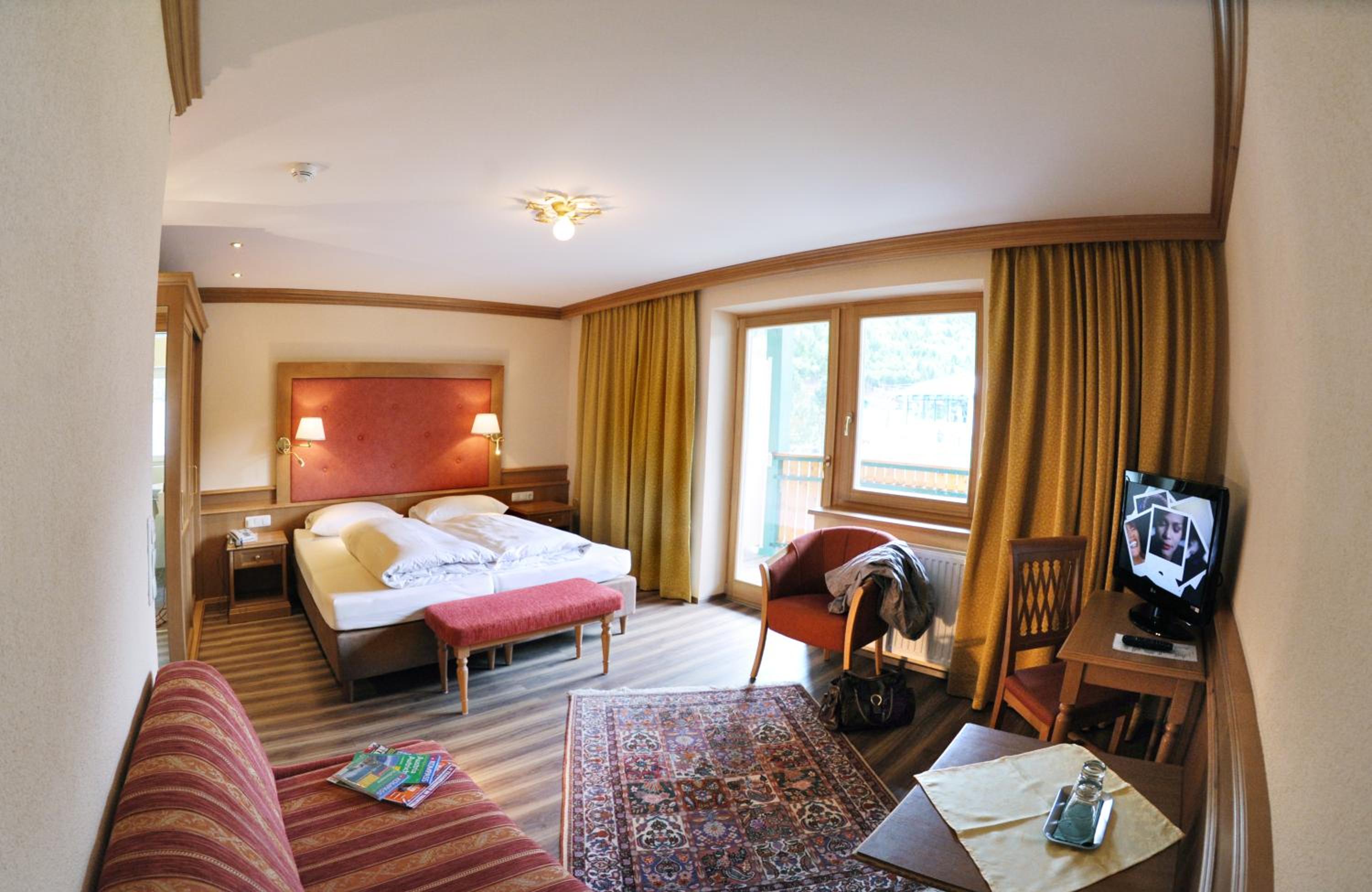Double or Twin Room with Balcony photo 1