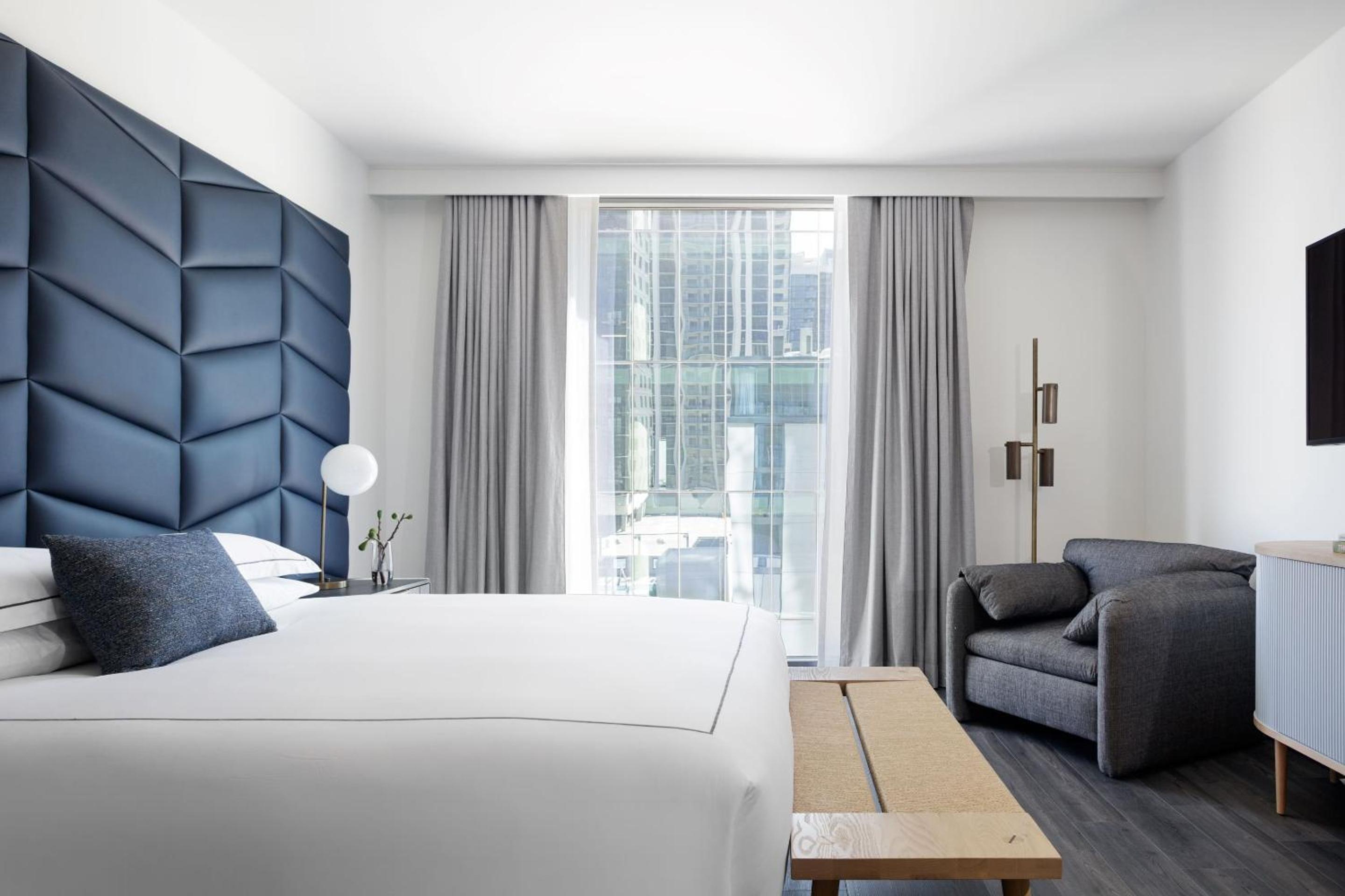 King Room with City View - Photo 7