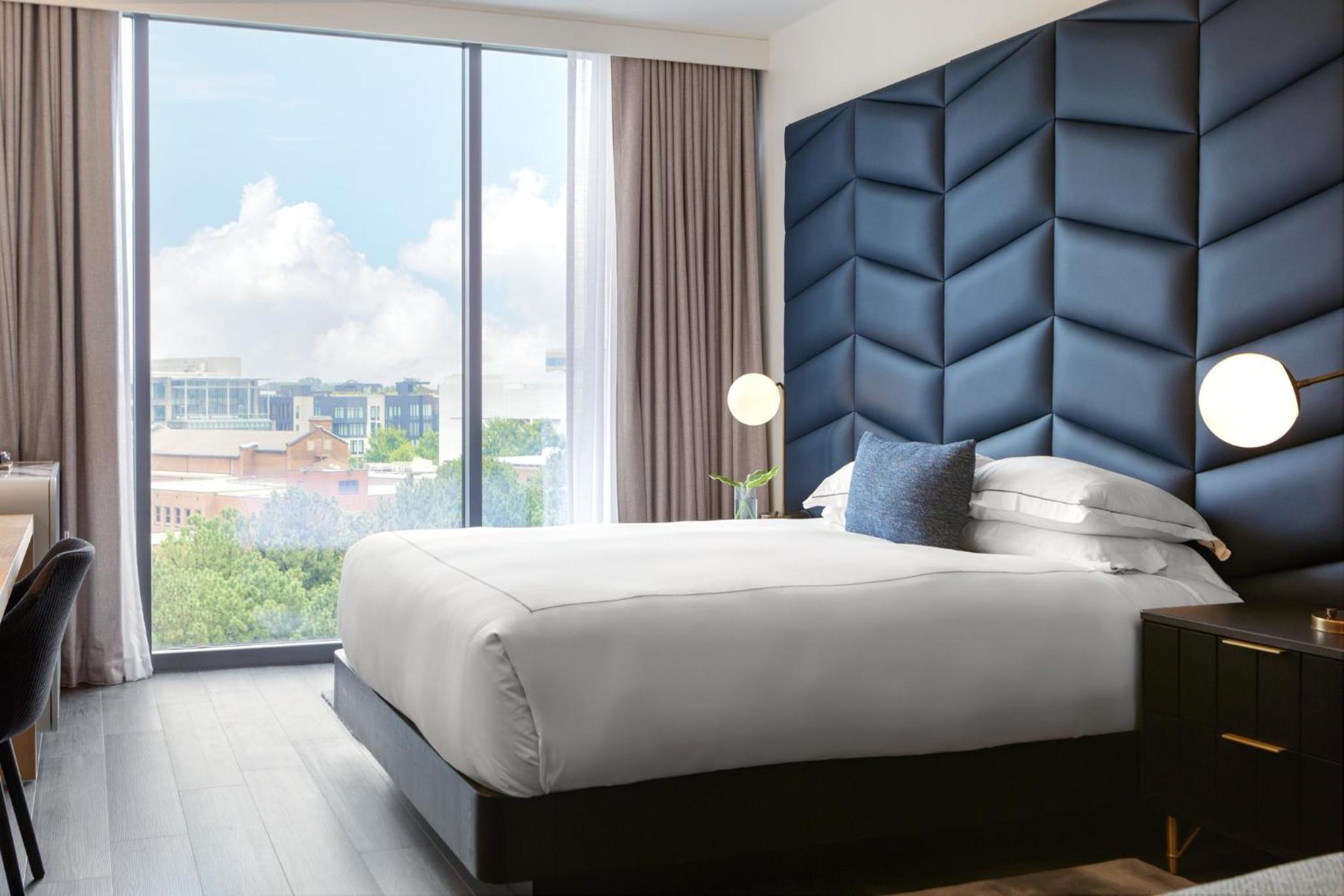 King Room with City View - Photo 6