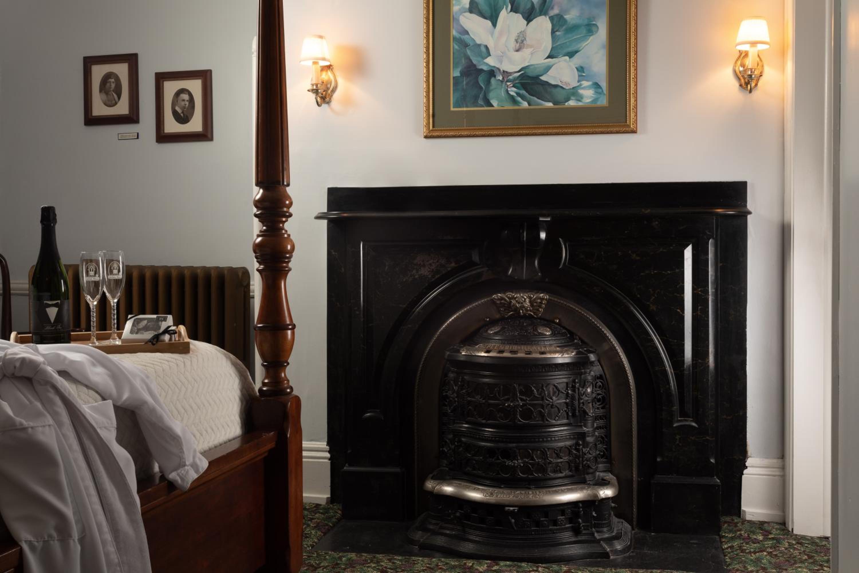 Ewing Room photo 2