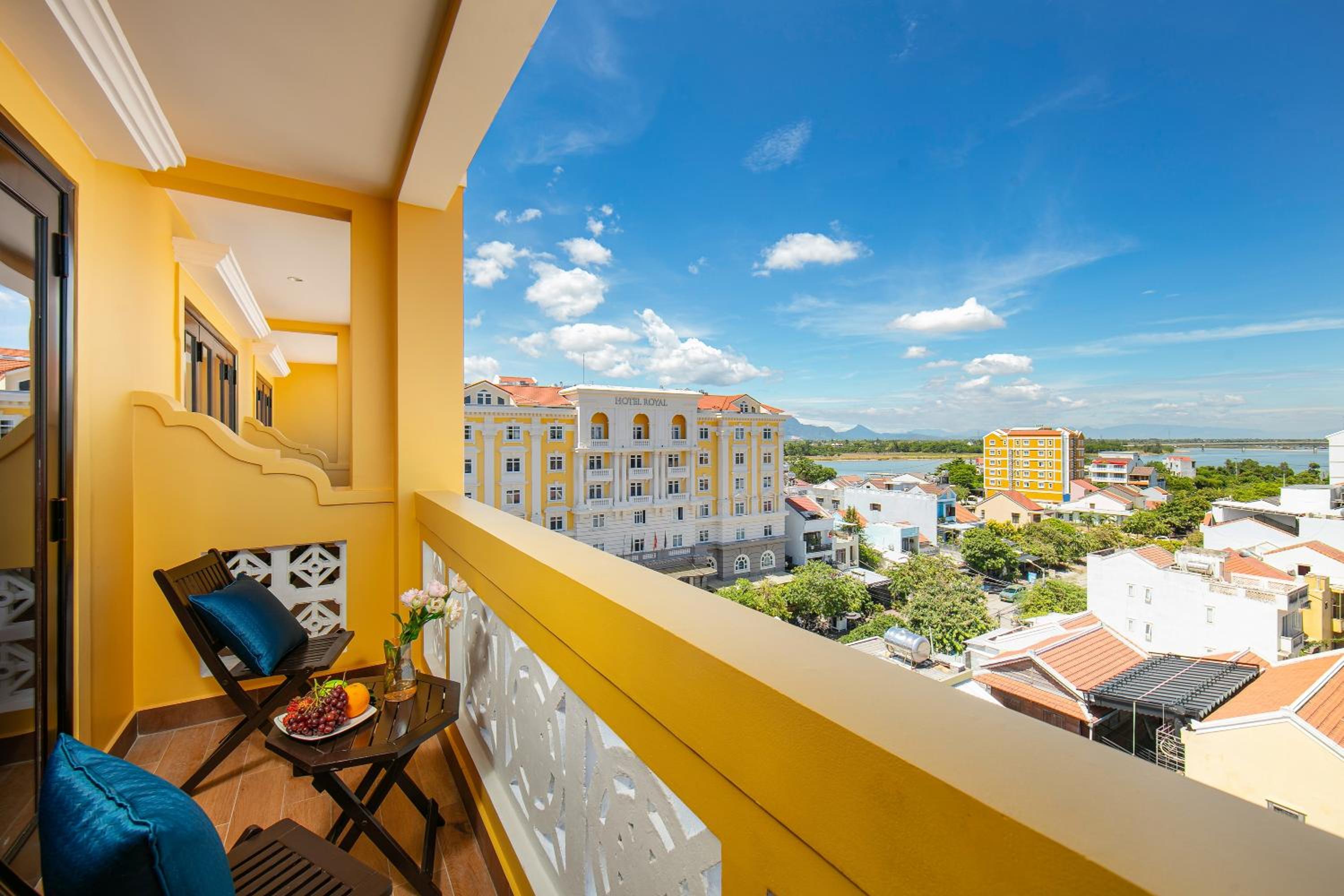 Premium Double/Twin With River View & Balcony - Photo 10