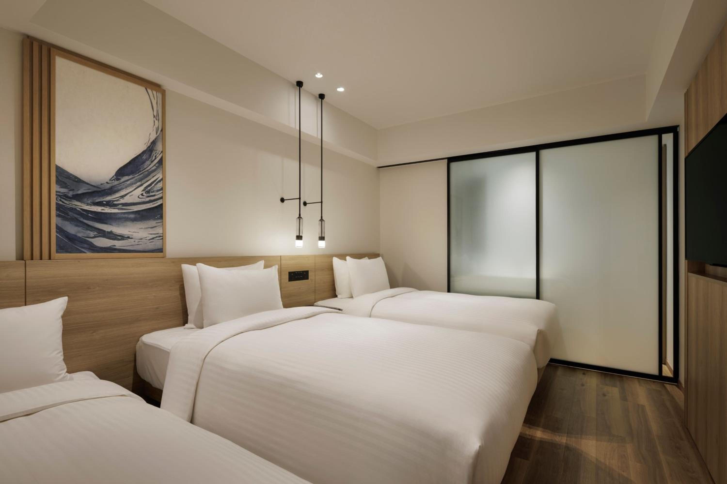 Superior Triple Room with Two Twin Beds and Sofa Bed thumbnail 5