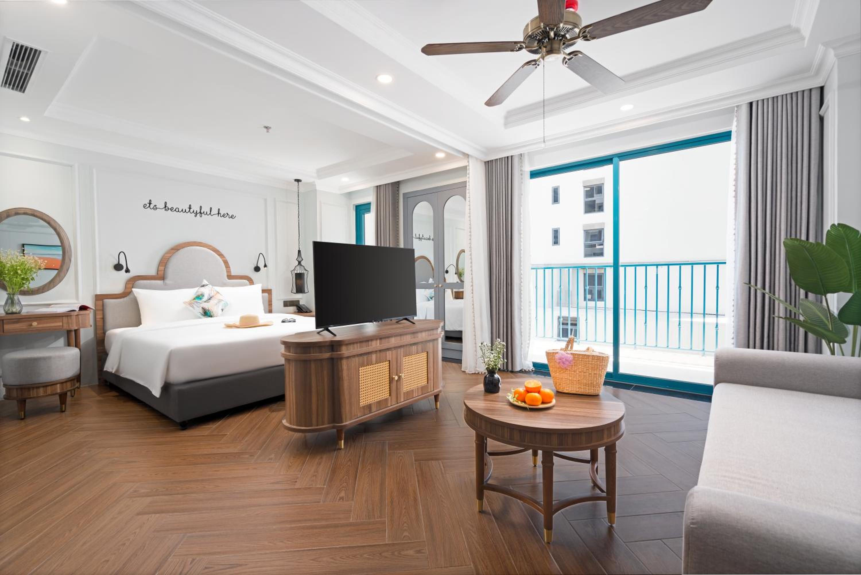 Deluxe Double Partial Sea View with Balcony photo 1