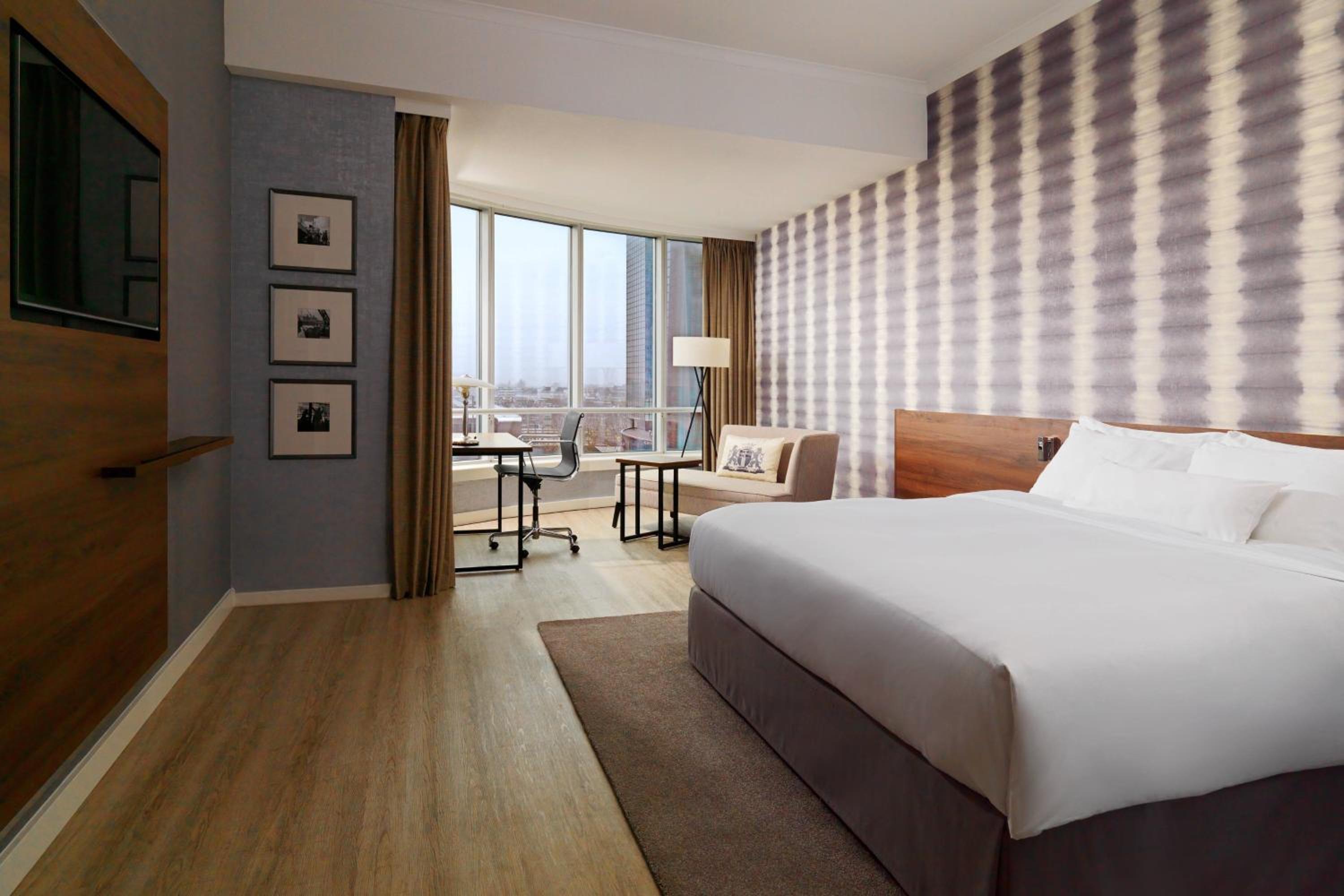 Executive King Room with M Club Lounge Access - Photo 1