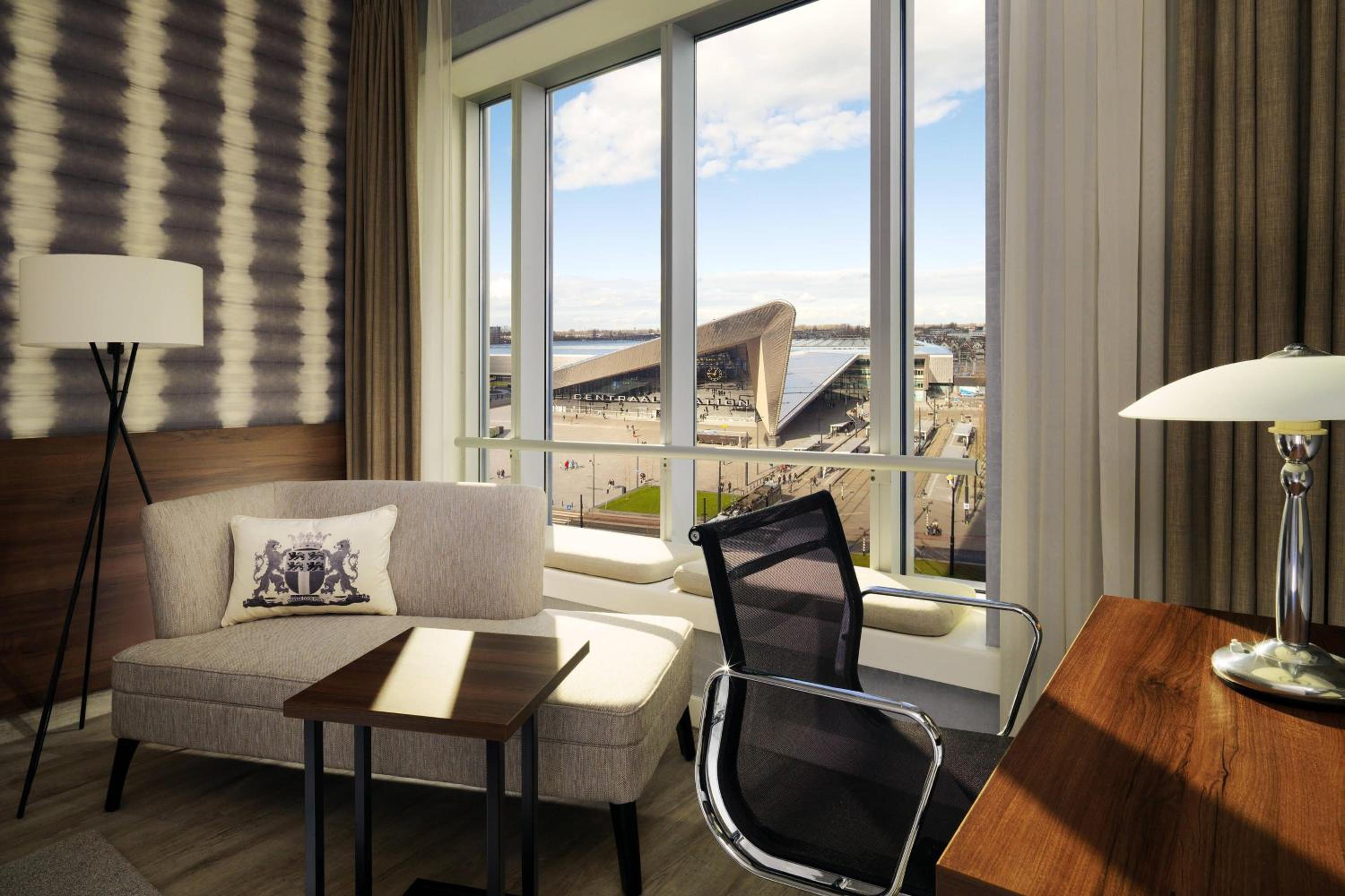 Executive King Room with M Club Lounge Access - Photo 3