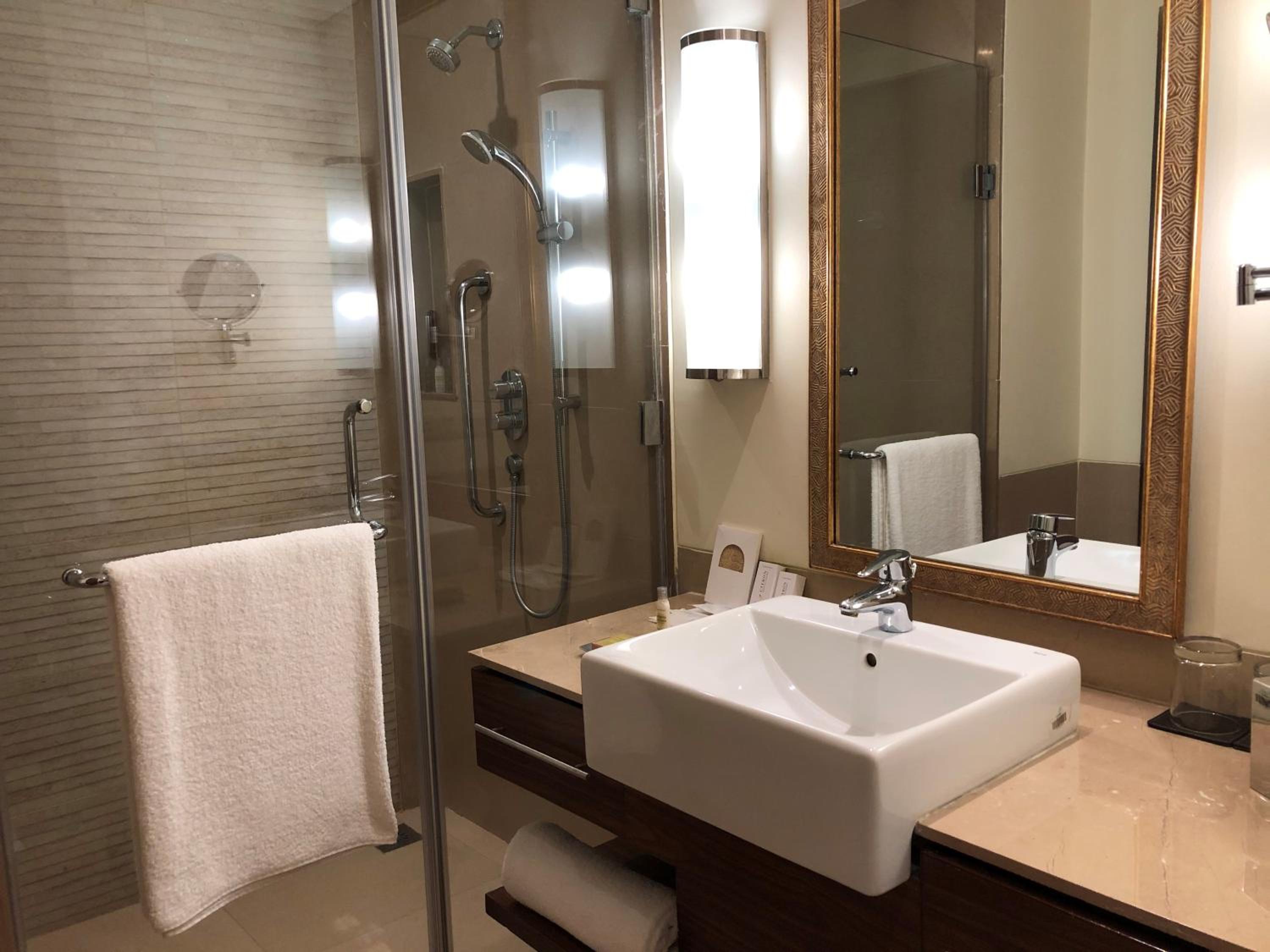Deluxe King Room - Photo 2